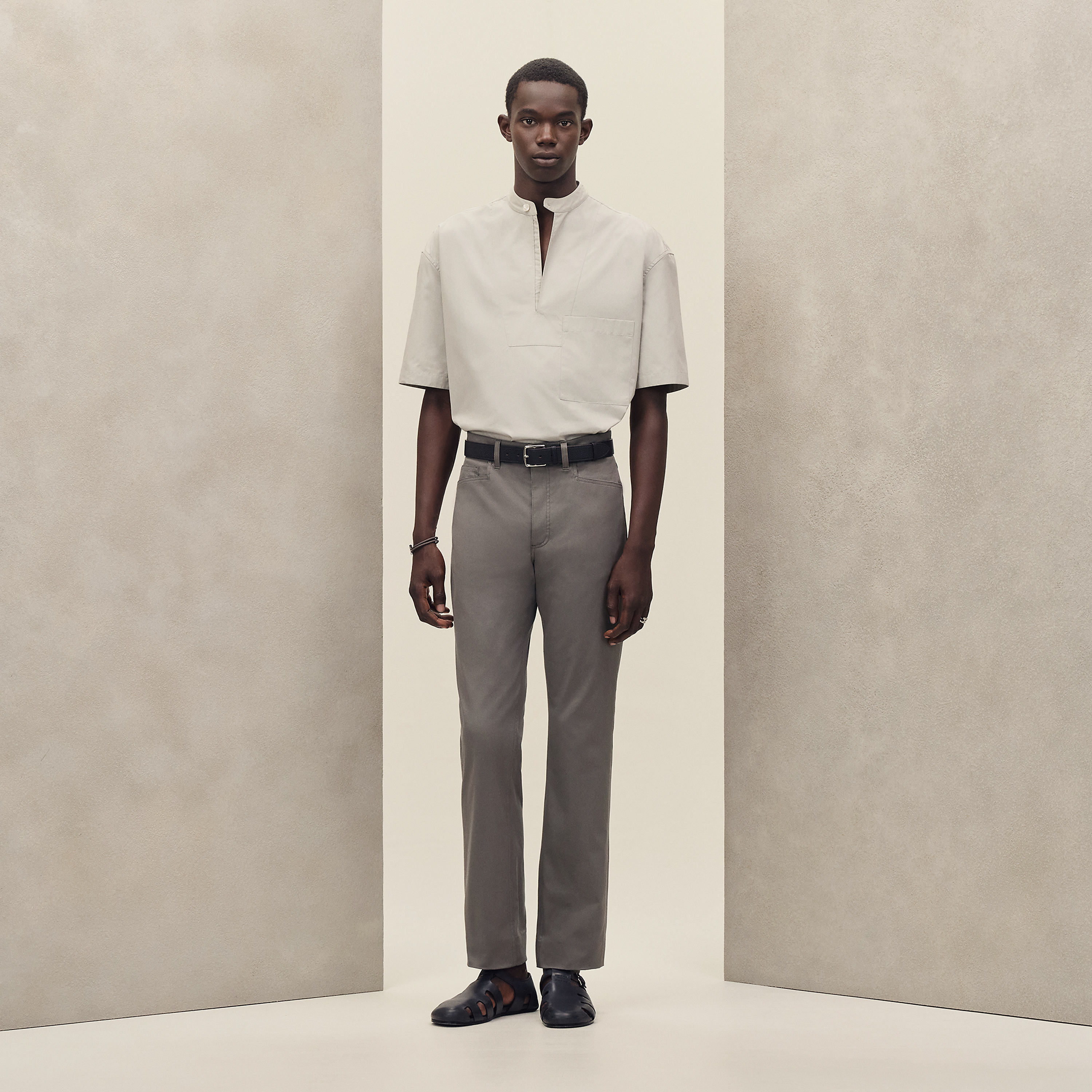 Short-sleeve boxy fit shirt with vareuse collar