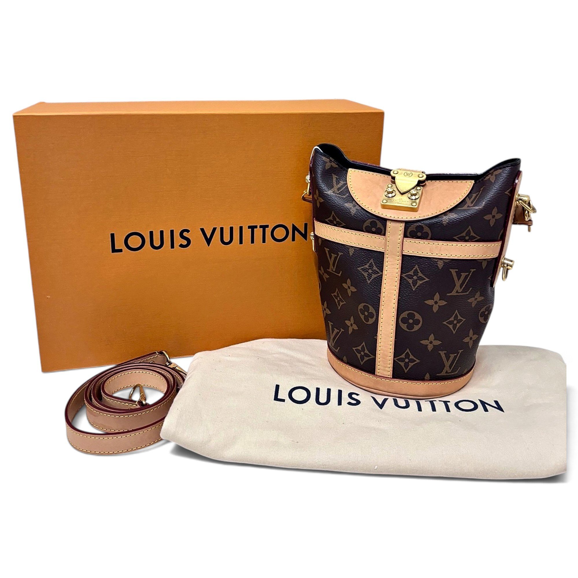 Lockme Bucket leather bag
