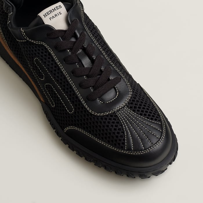 Noir Jet Sneaker