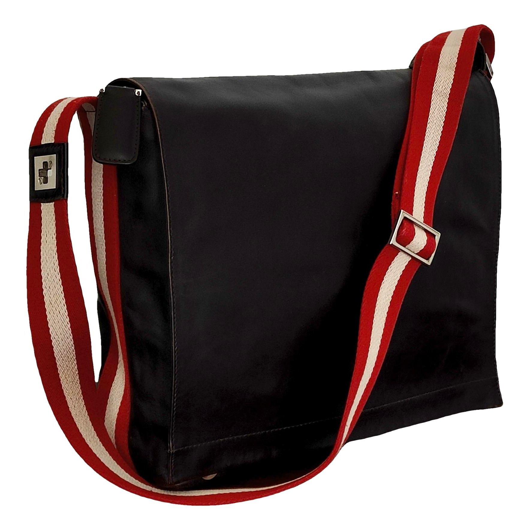Leather travel bag