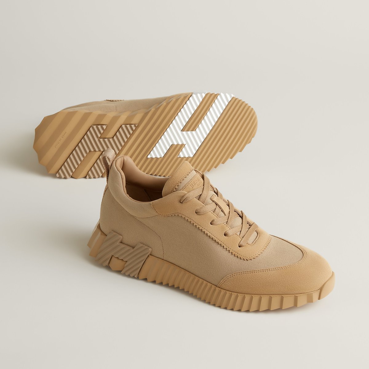 Bouncing sneaker