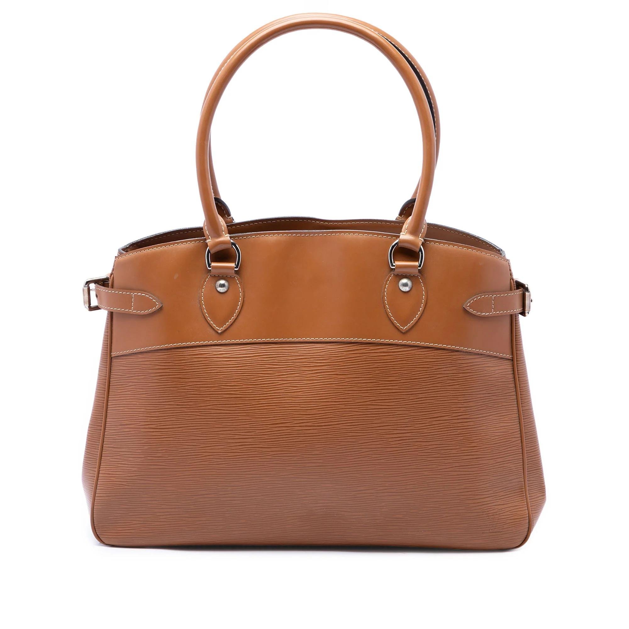 Passy leather handbag