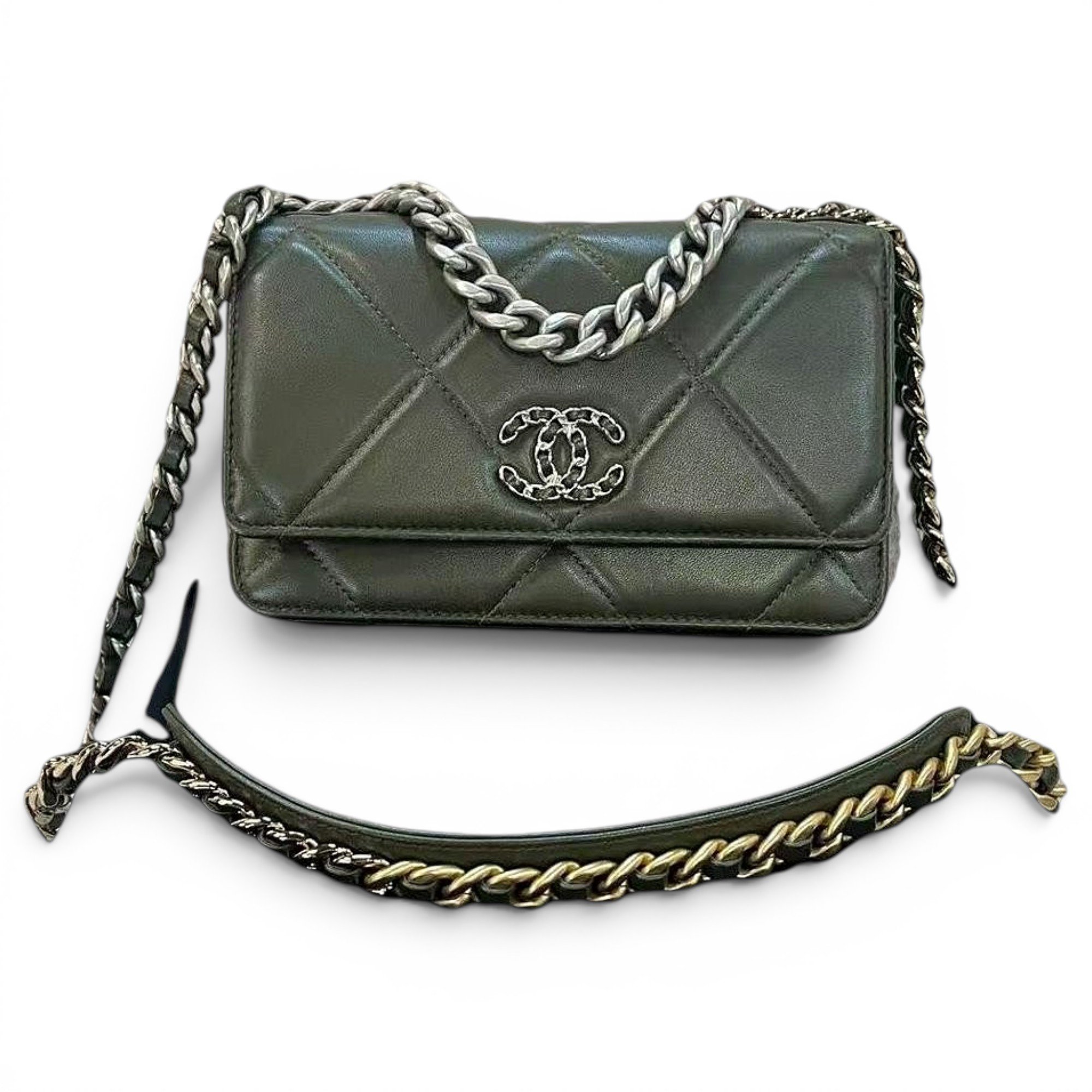 Chanel 19 leather handbag