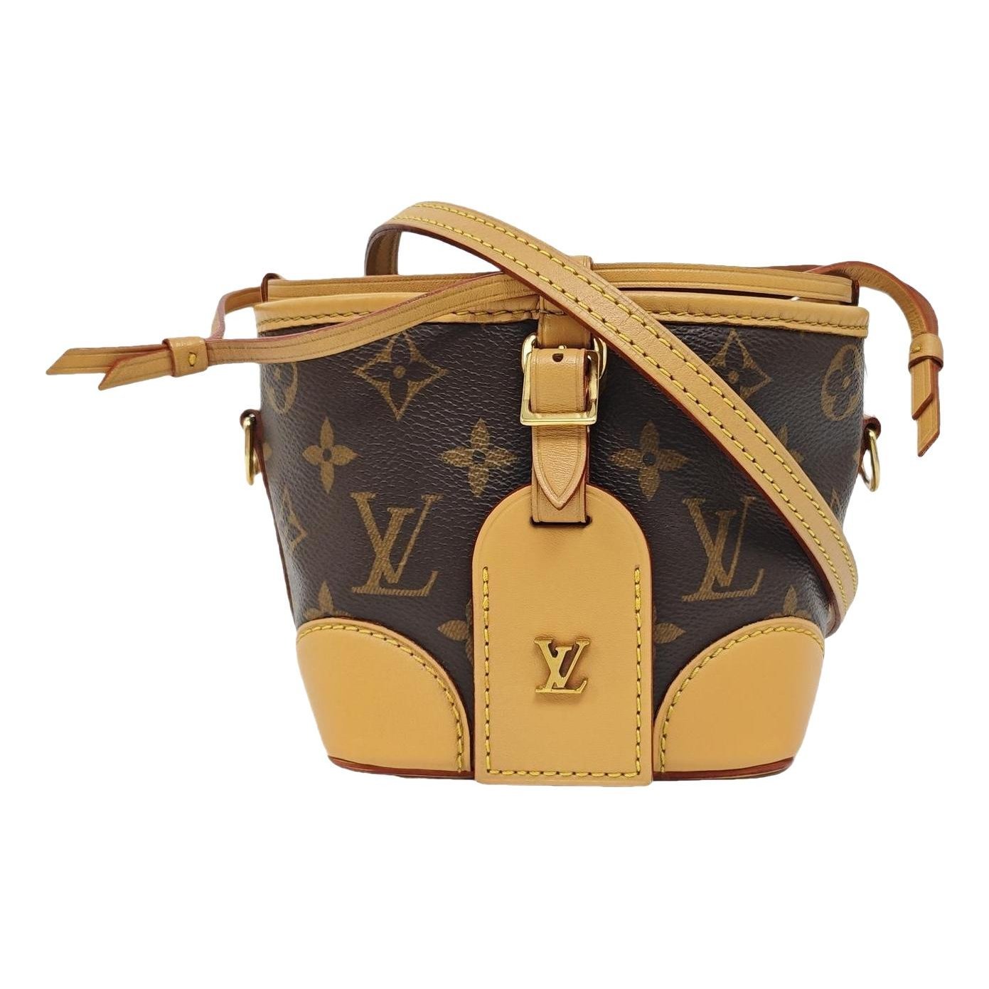 Nano Noé leather handbag
