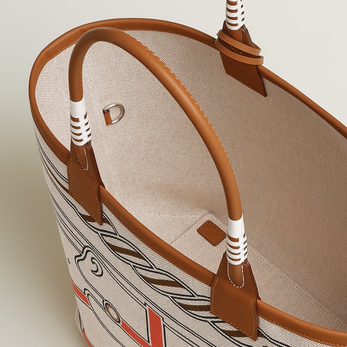 Steeple 28 Bag
