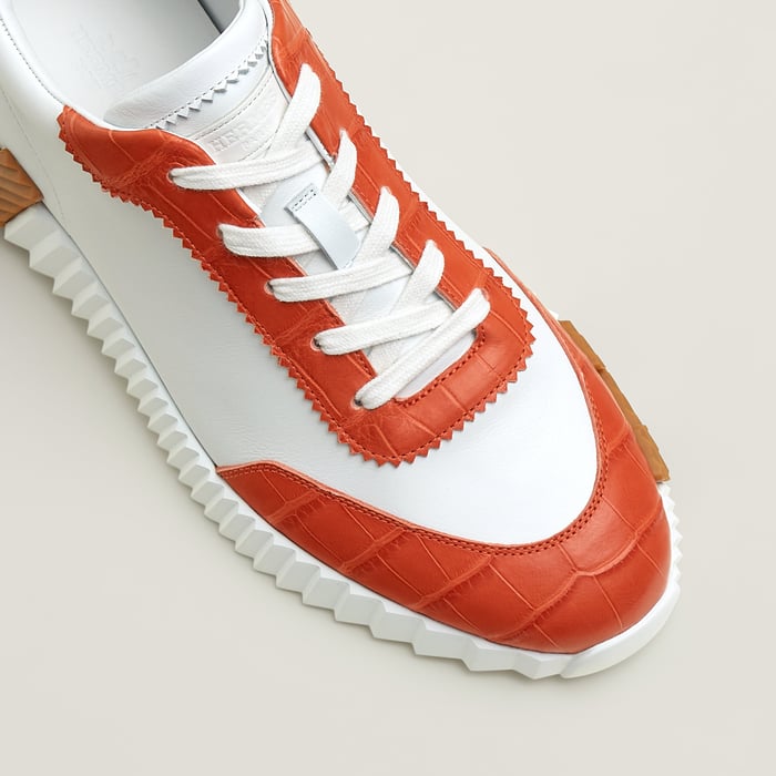 Bouncing Sneaker