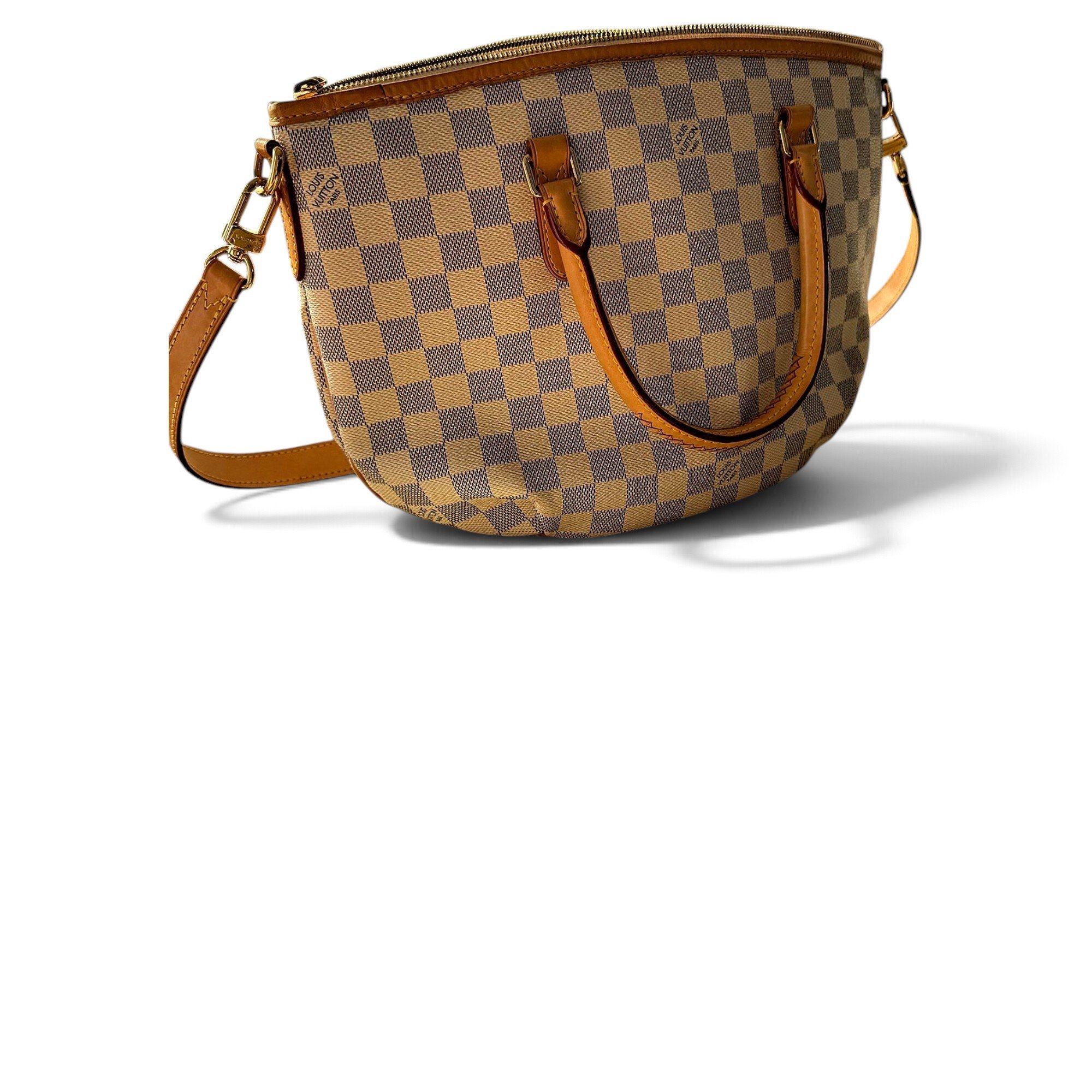 Graceful leather handbag