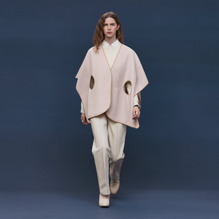 Beige Naturel Cashmere Cape With Belt and Leather Detail