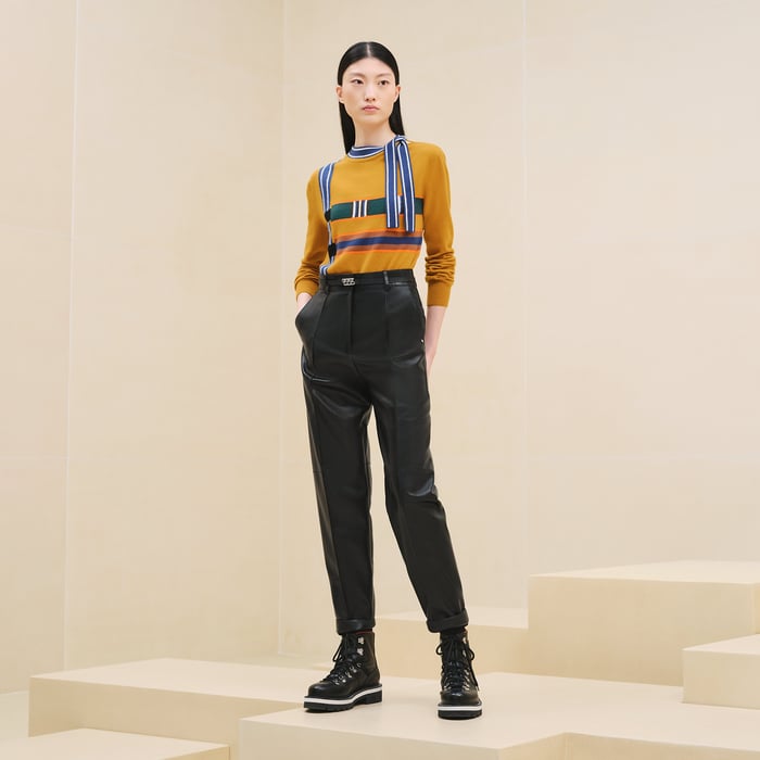 Jaune Gingembre "Lettres Equestres" Long-sleeve Sweater