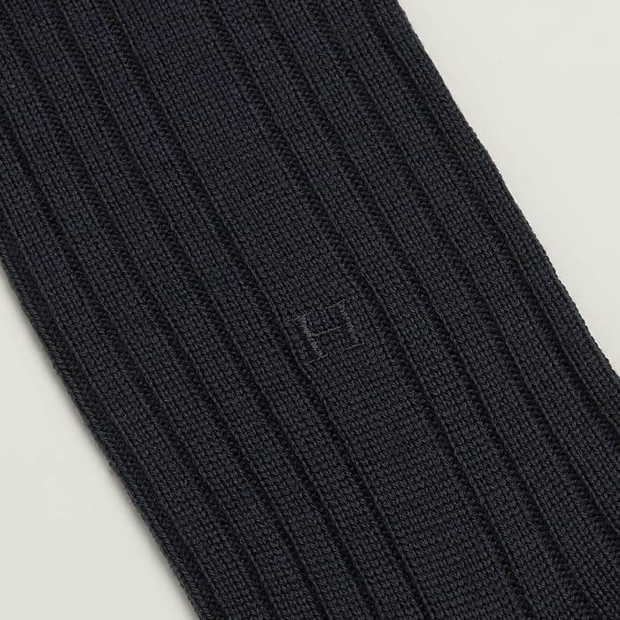 海軍藍 "H"刺繡襪子
