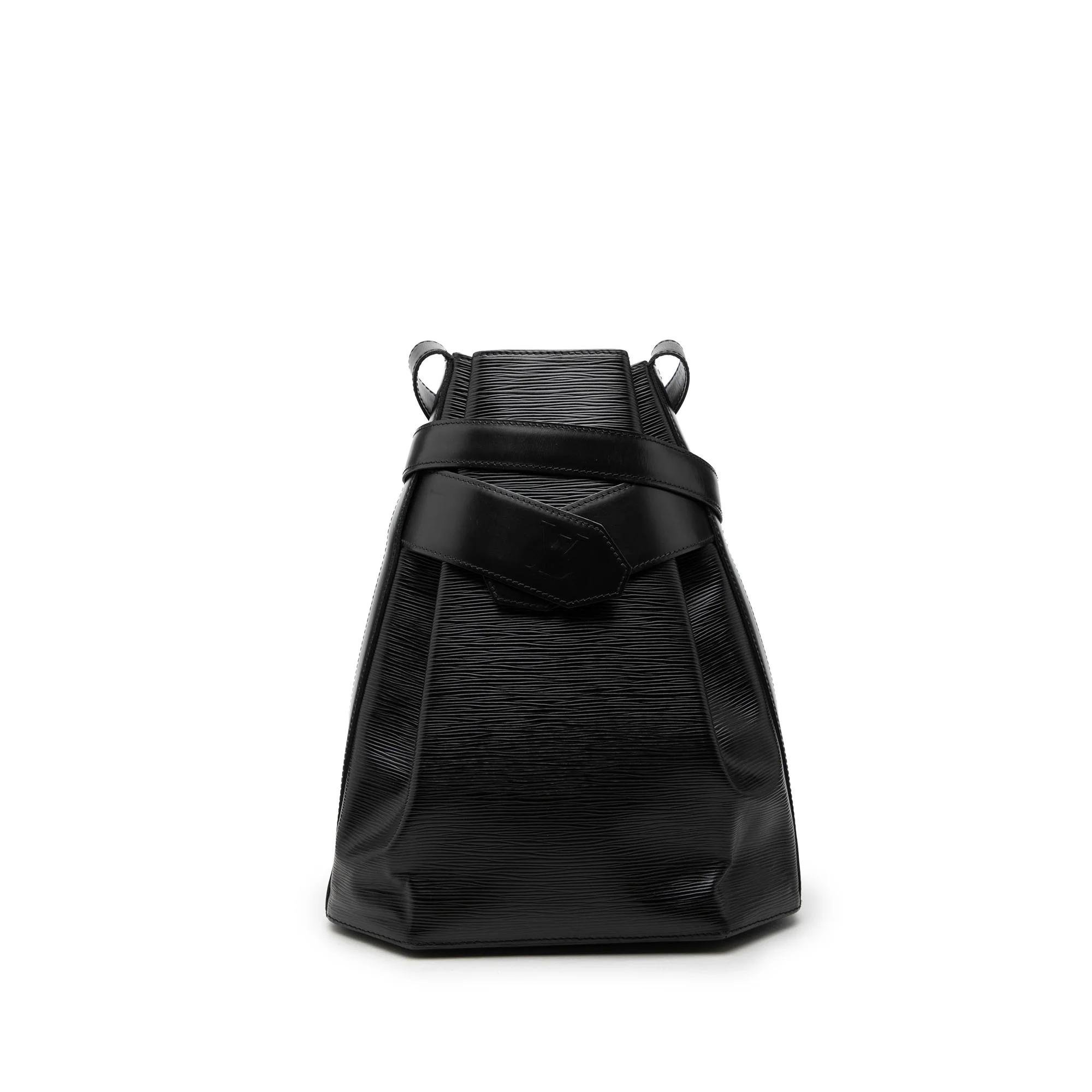 Bucket leather tote