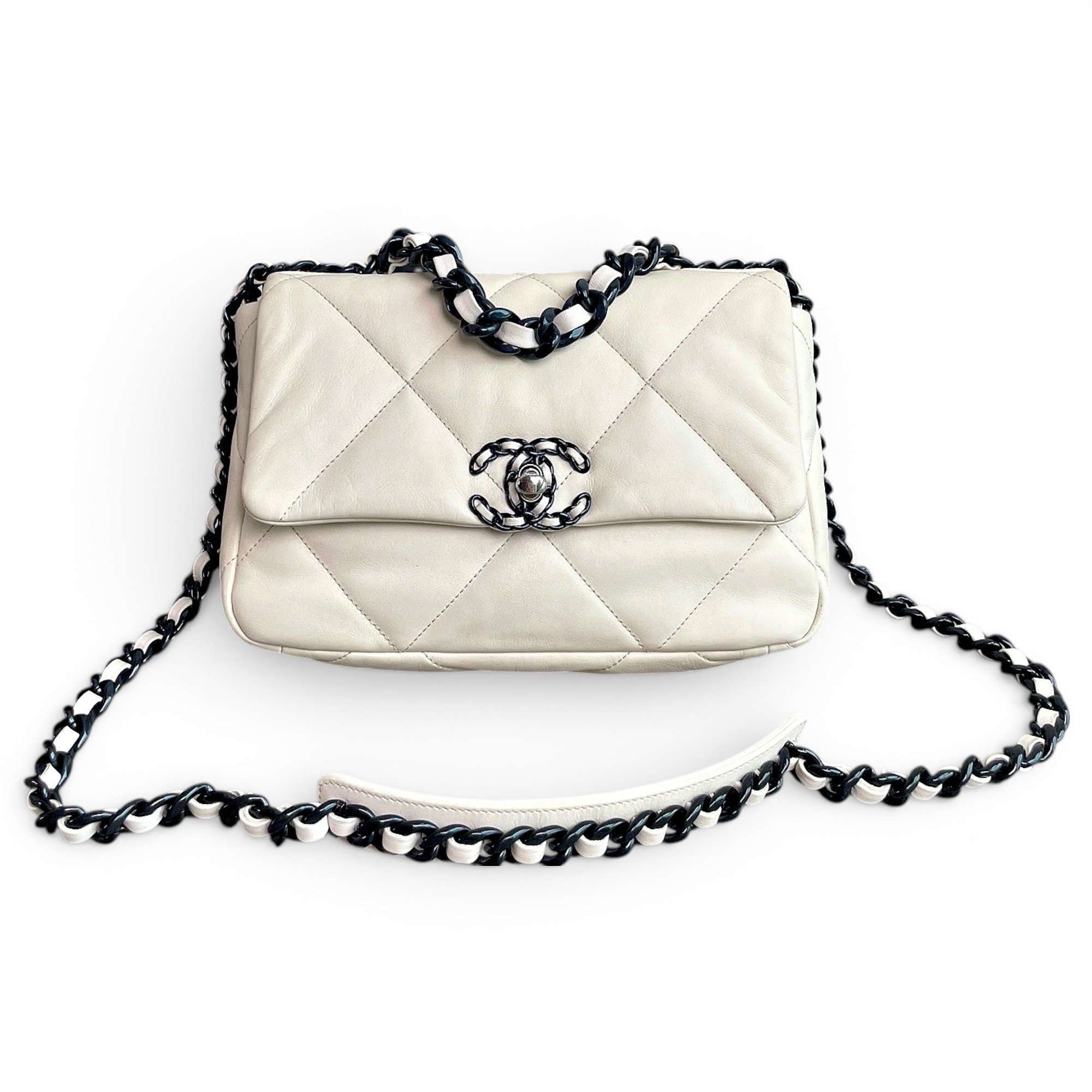 Chanel 19 leather handbag