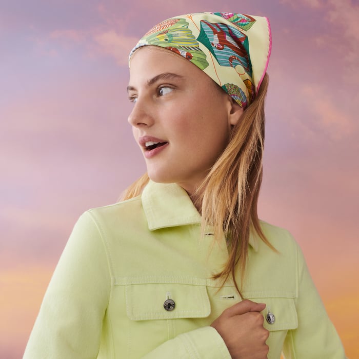 Lanternes, Ballons Et Cocardes Scarf 45