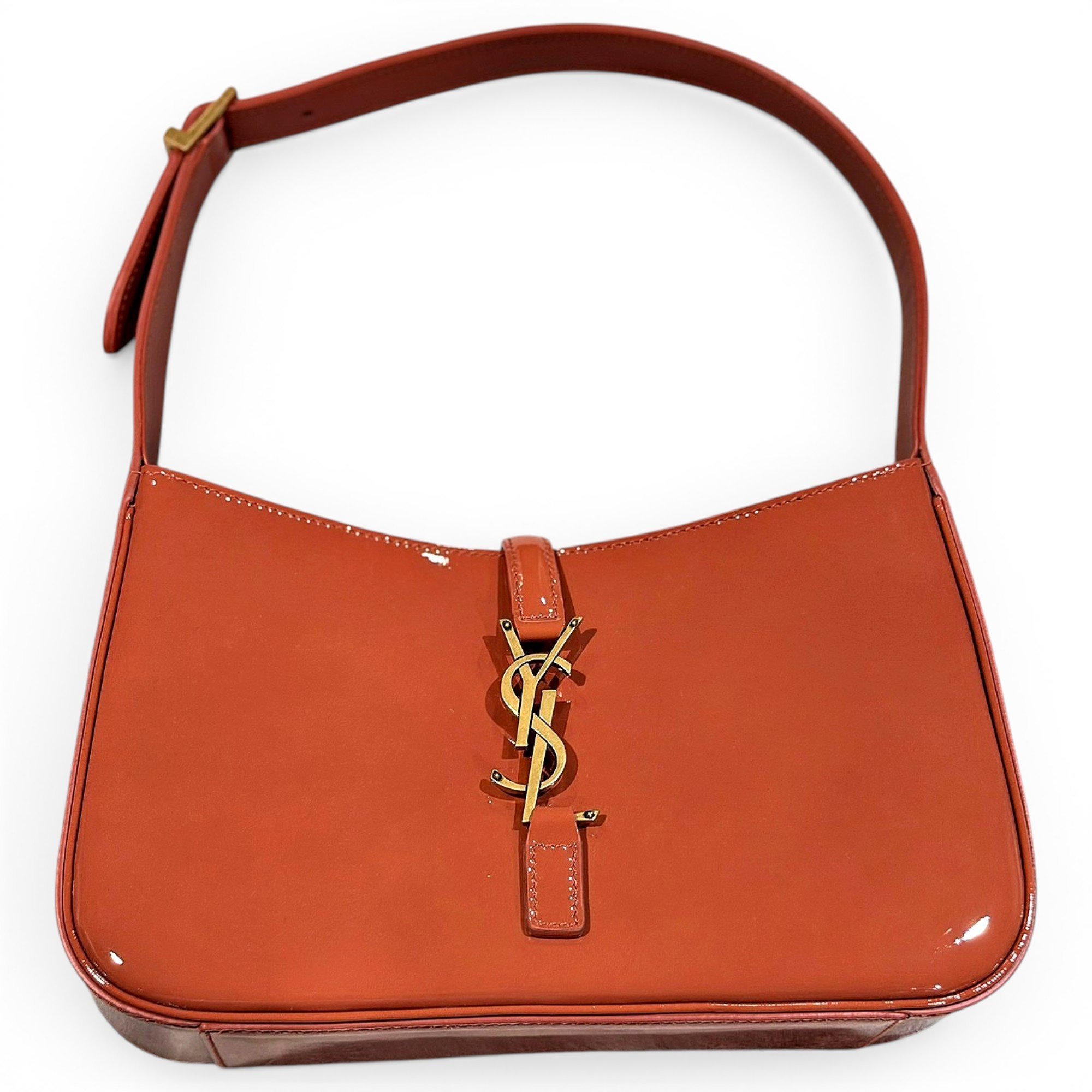 Le 5 à 7 patent leather handbag