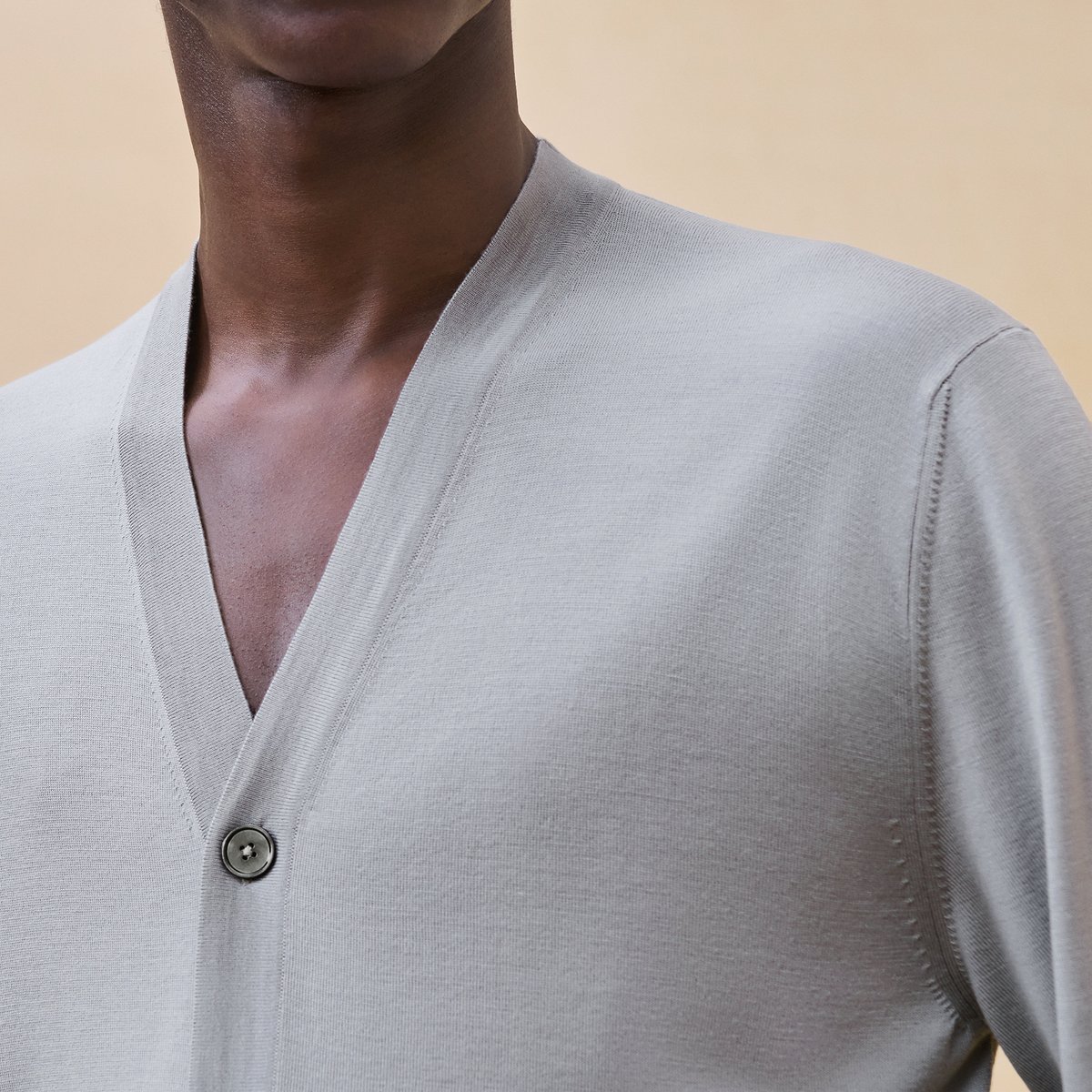 "Detail H" buttoned cardigan