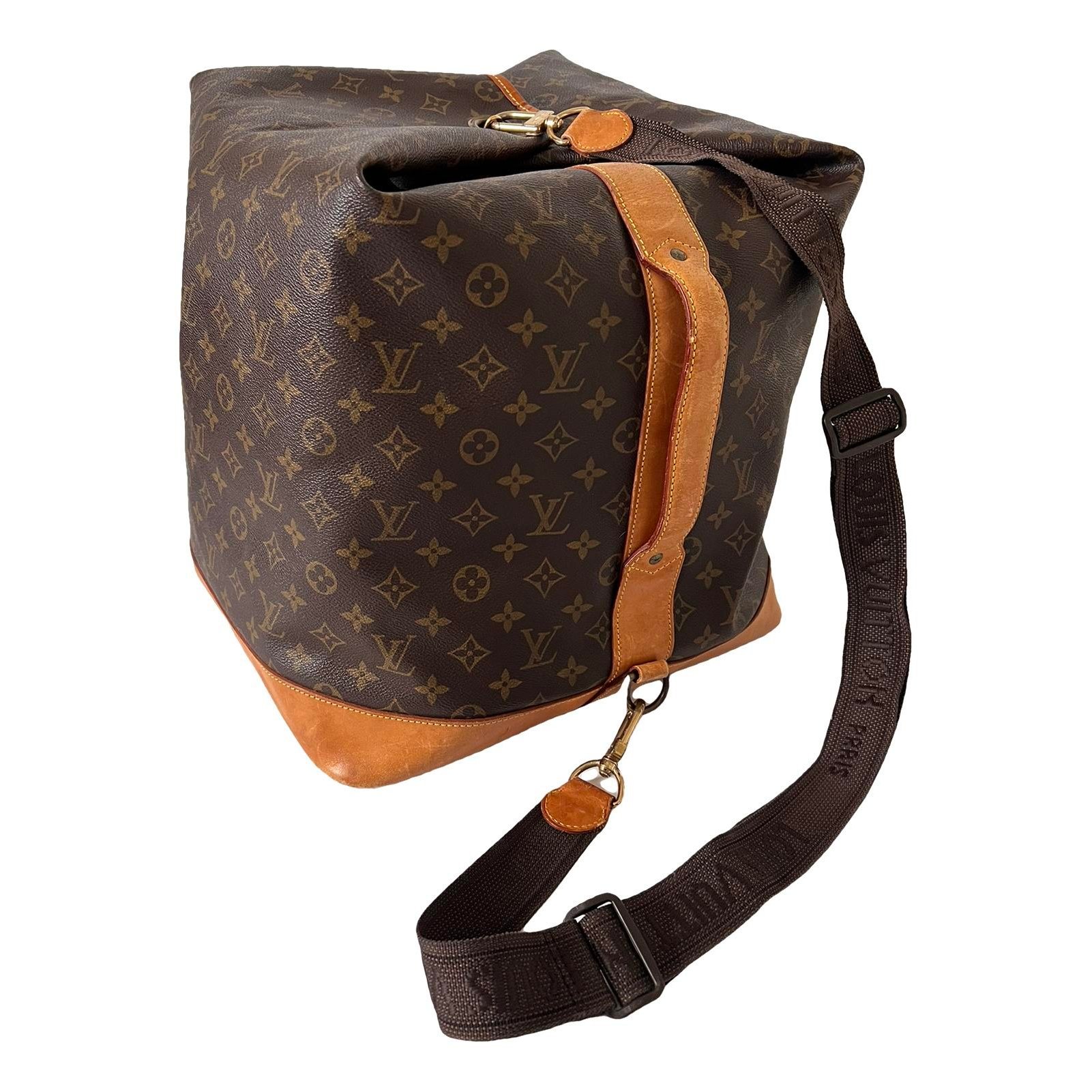 Marin leather travel bag