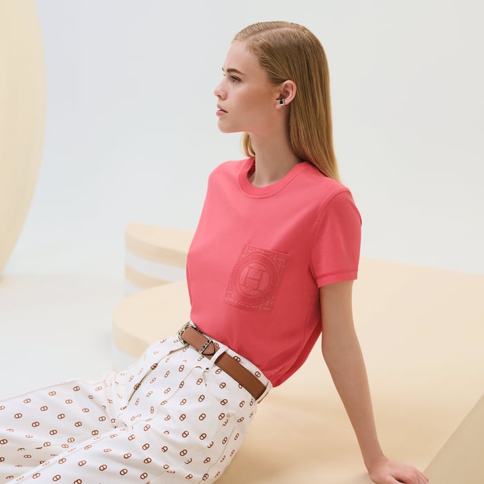 Rose Vermillon Embroidered Pocket T-shirt