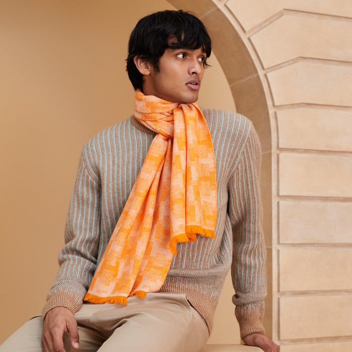 H Jacquard Muffler