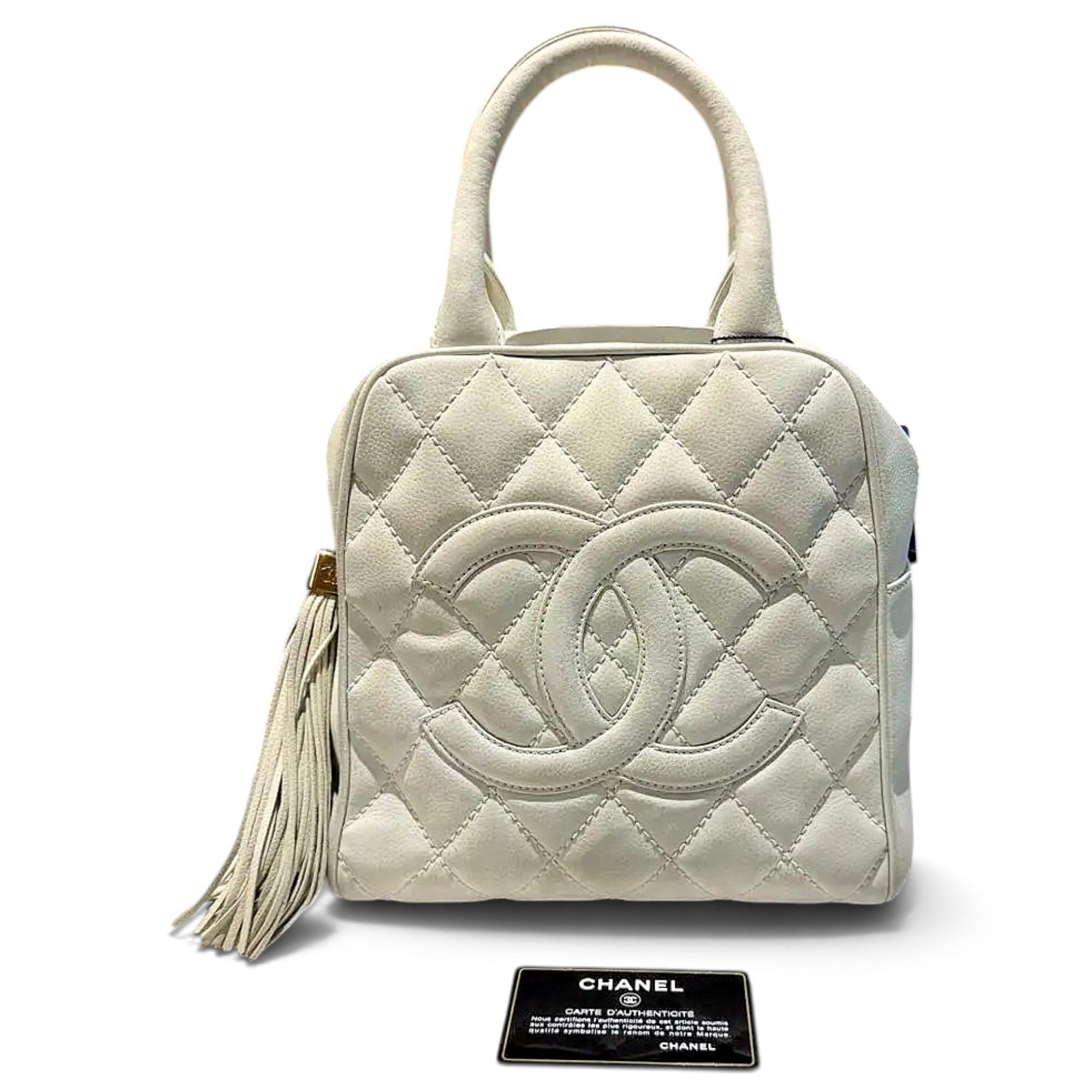 Médaillon leather handbag