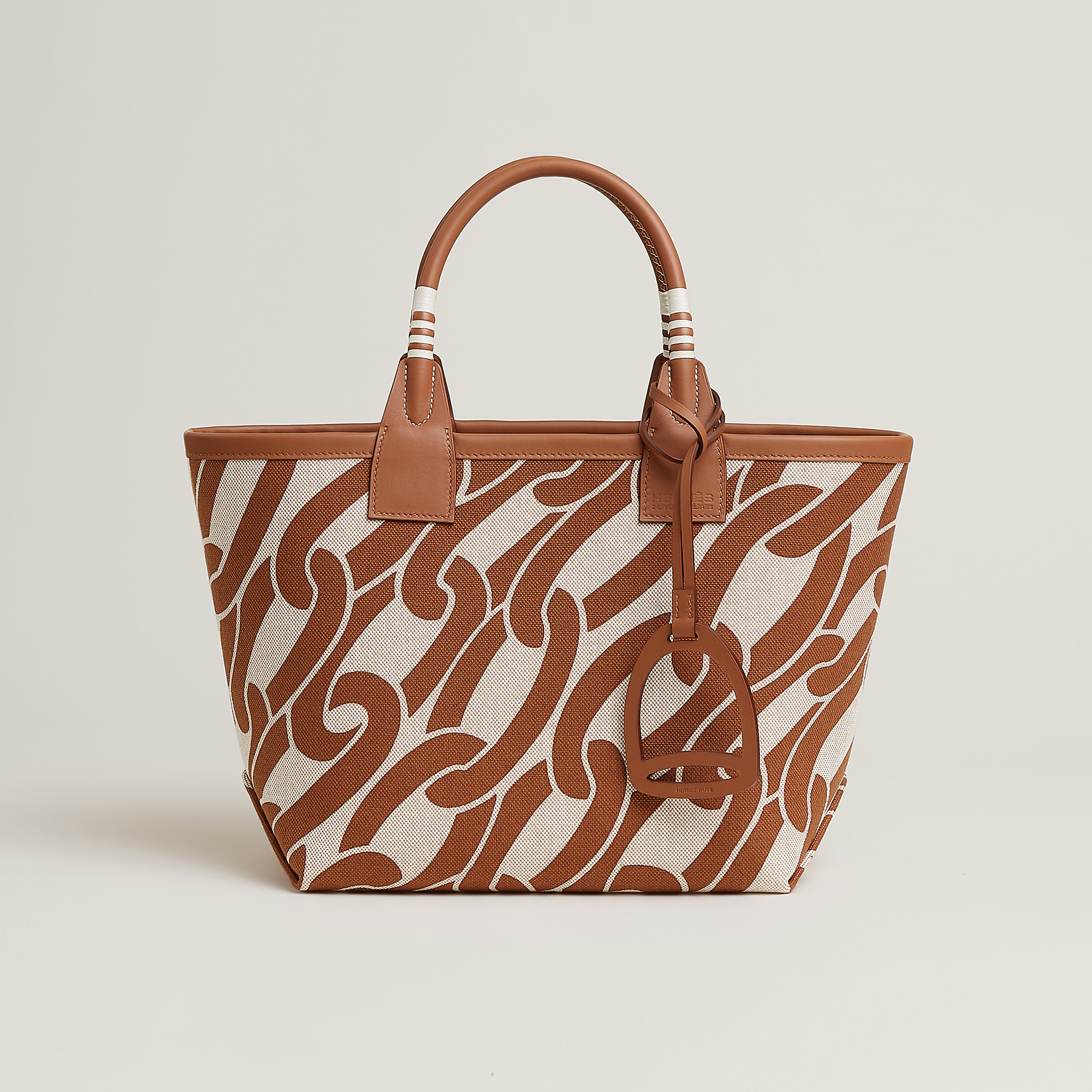 Steeple 25 bag