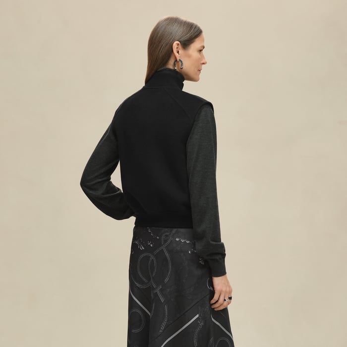 Noir Sleeveless Short Bomber Jacket