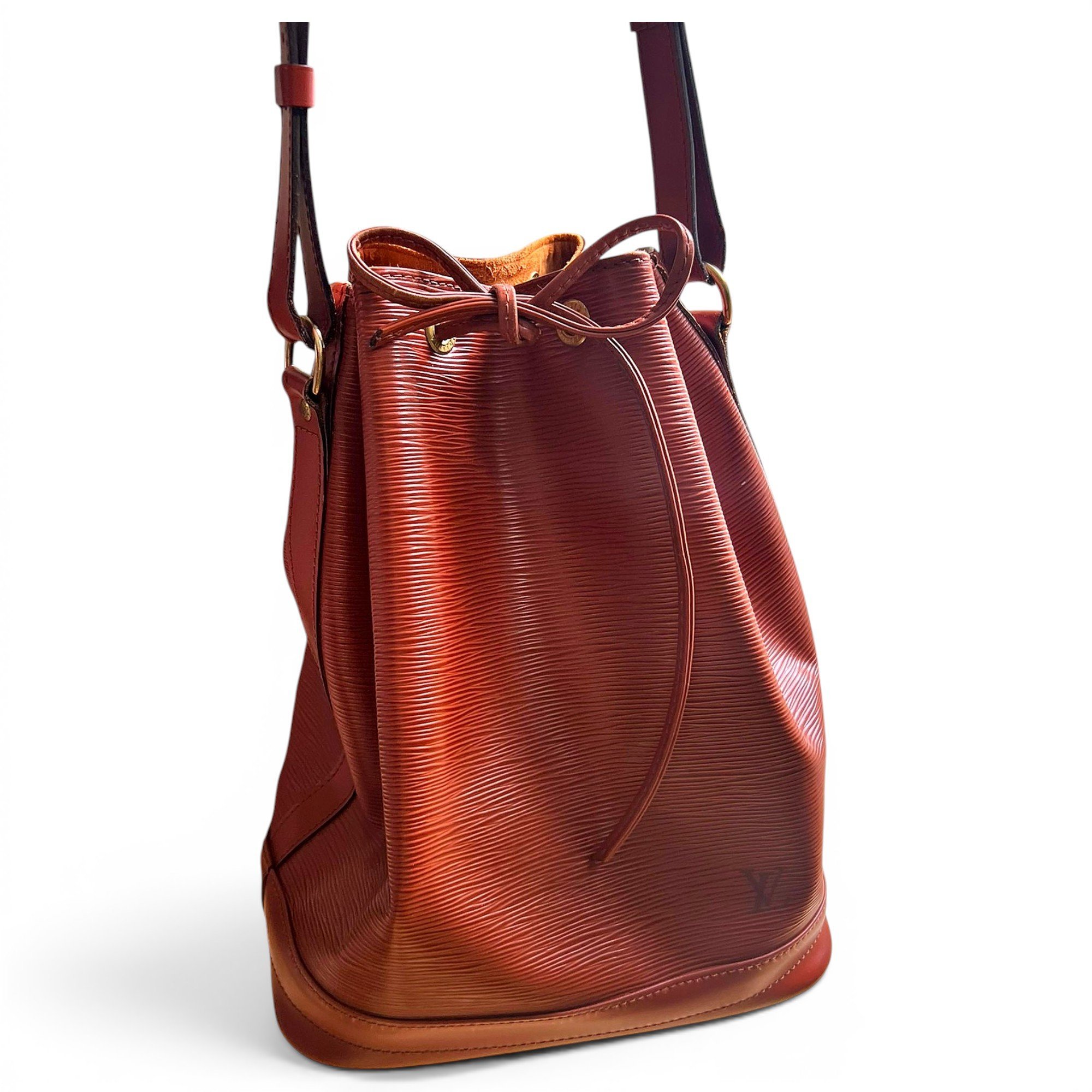 Noé leather handbag