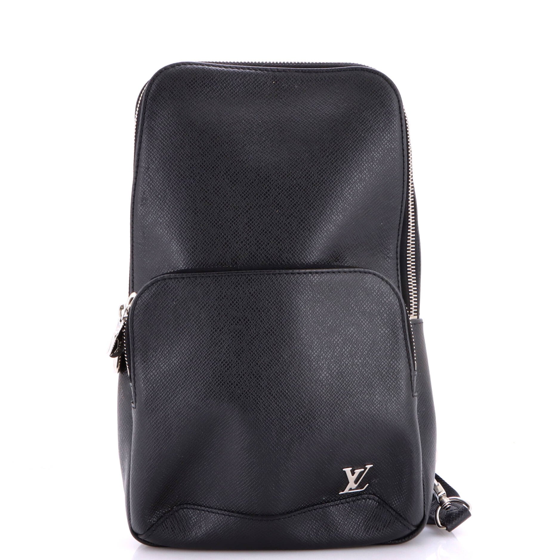 Avenue Sling Bag Taiga Leather