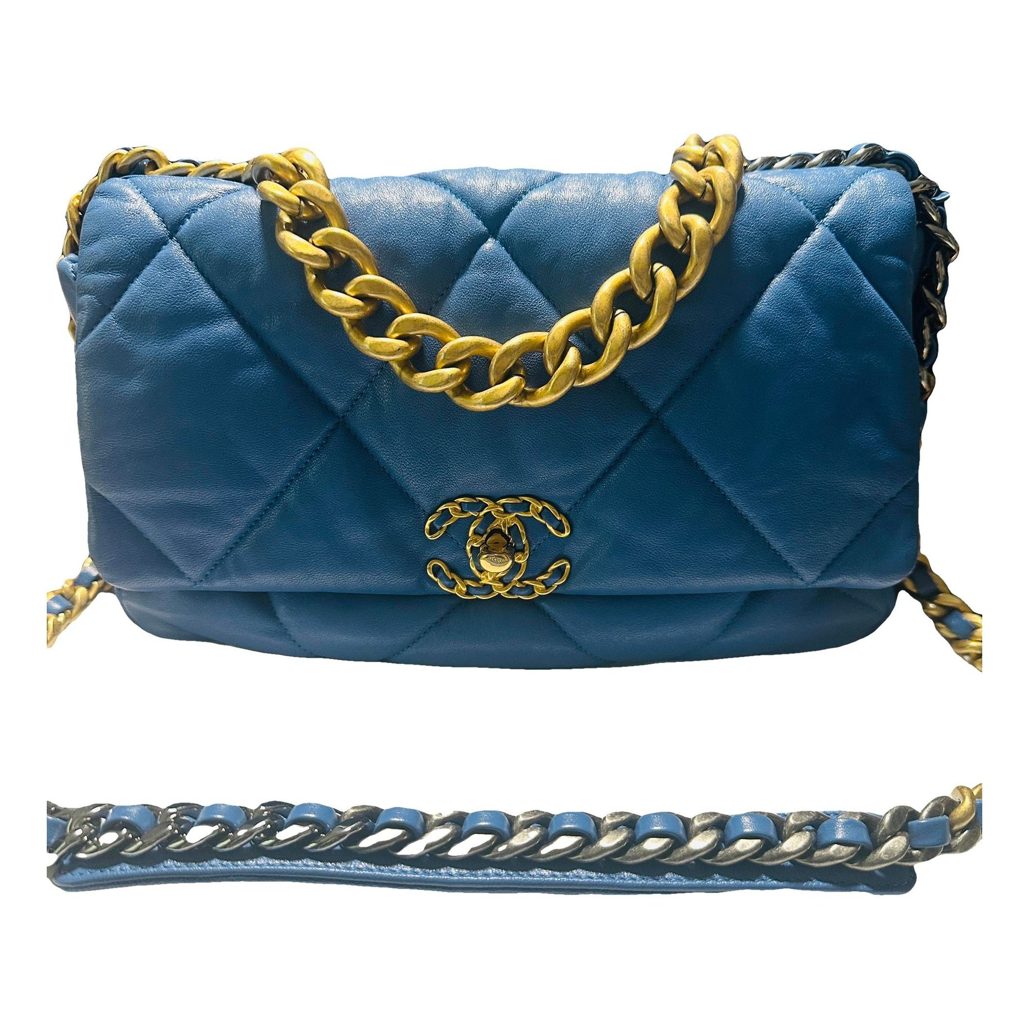 Chanel 19 leather handbag