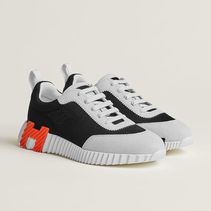 Bouncing Sneaker