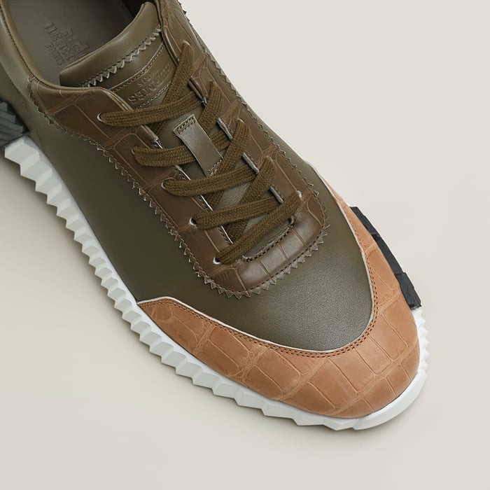 Bouncing Sneaker