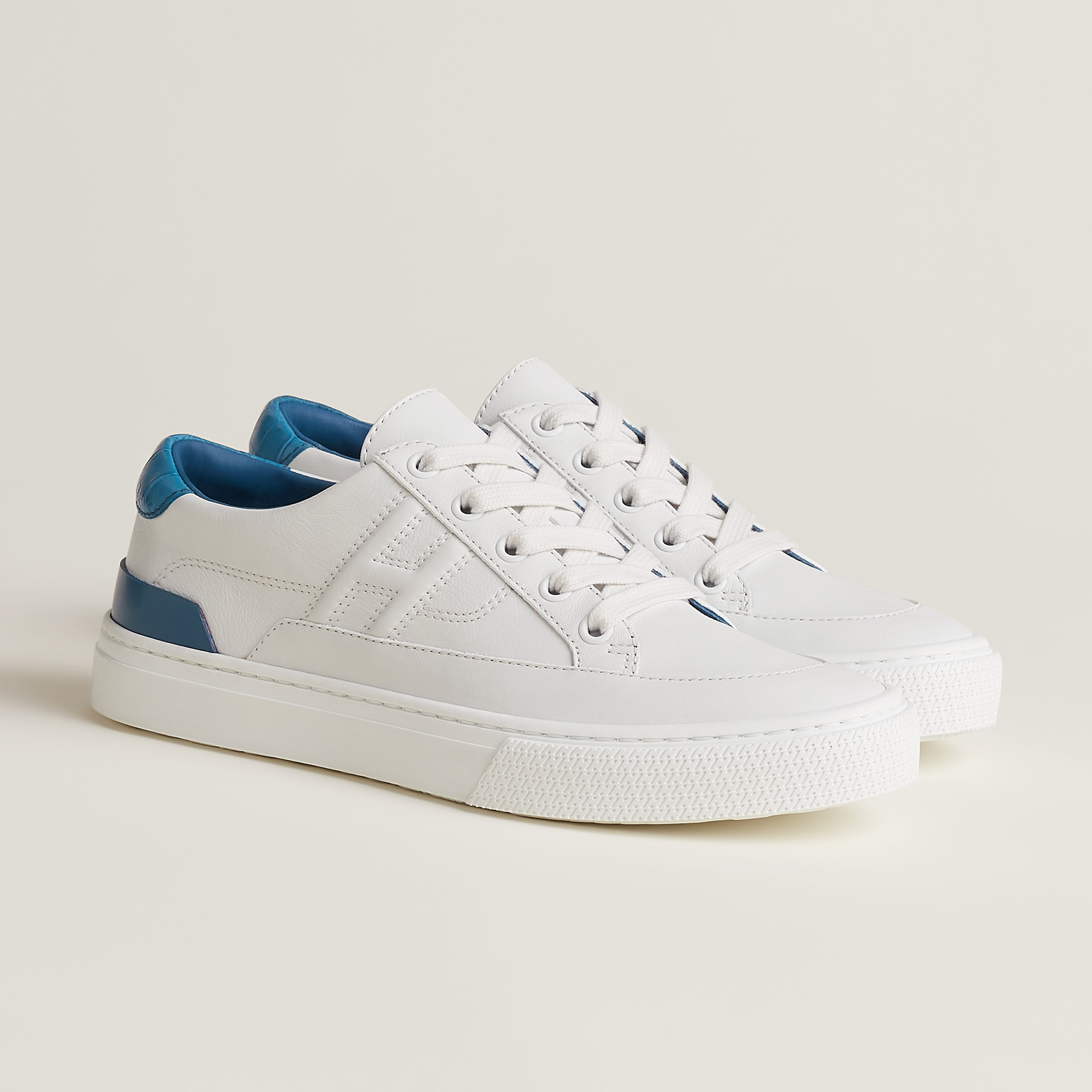 Deep sneaker