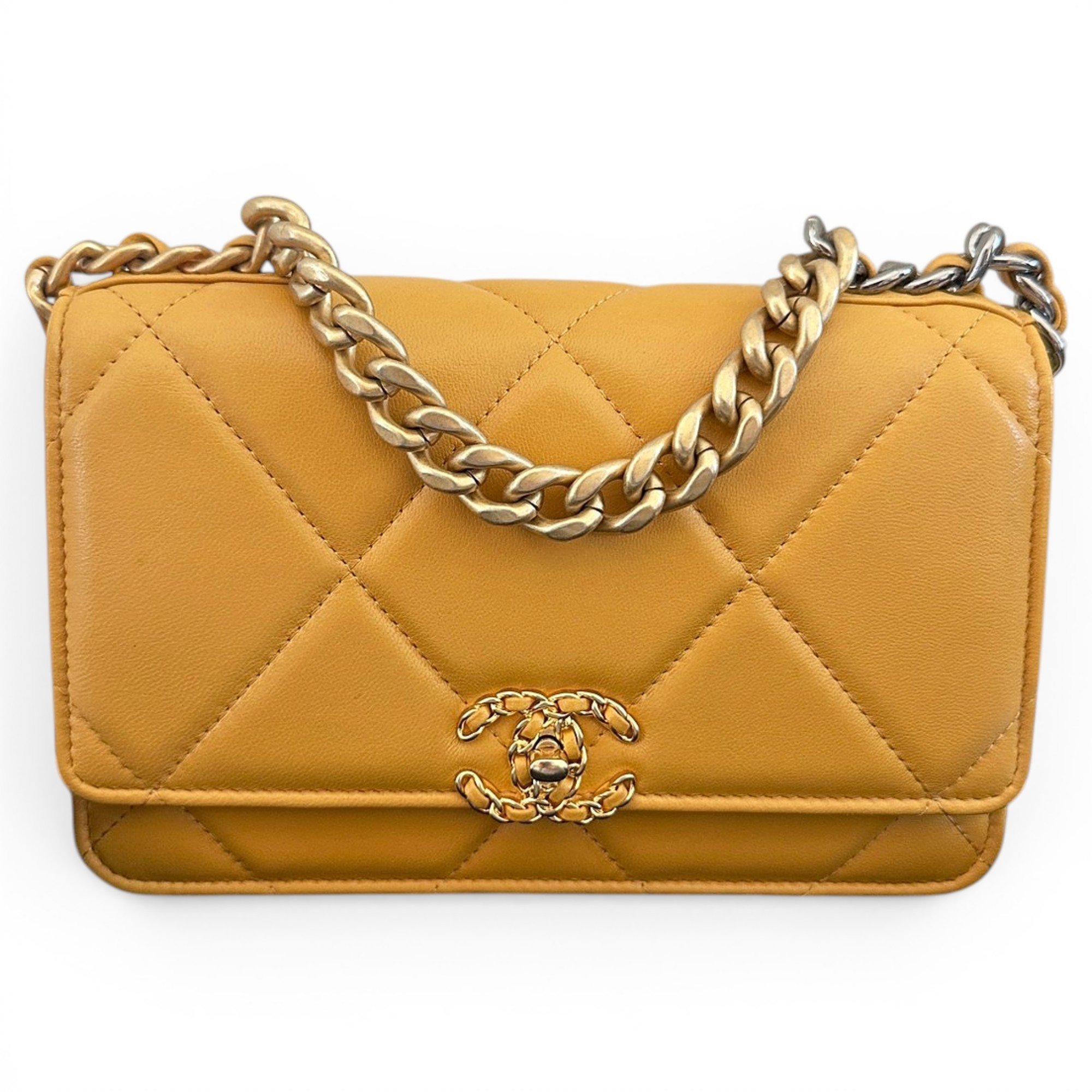 Wallet On Chain Chanel 19 leather handbag