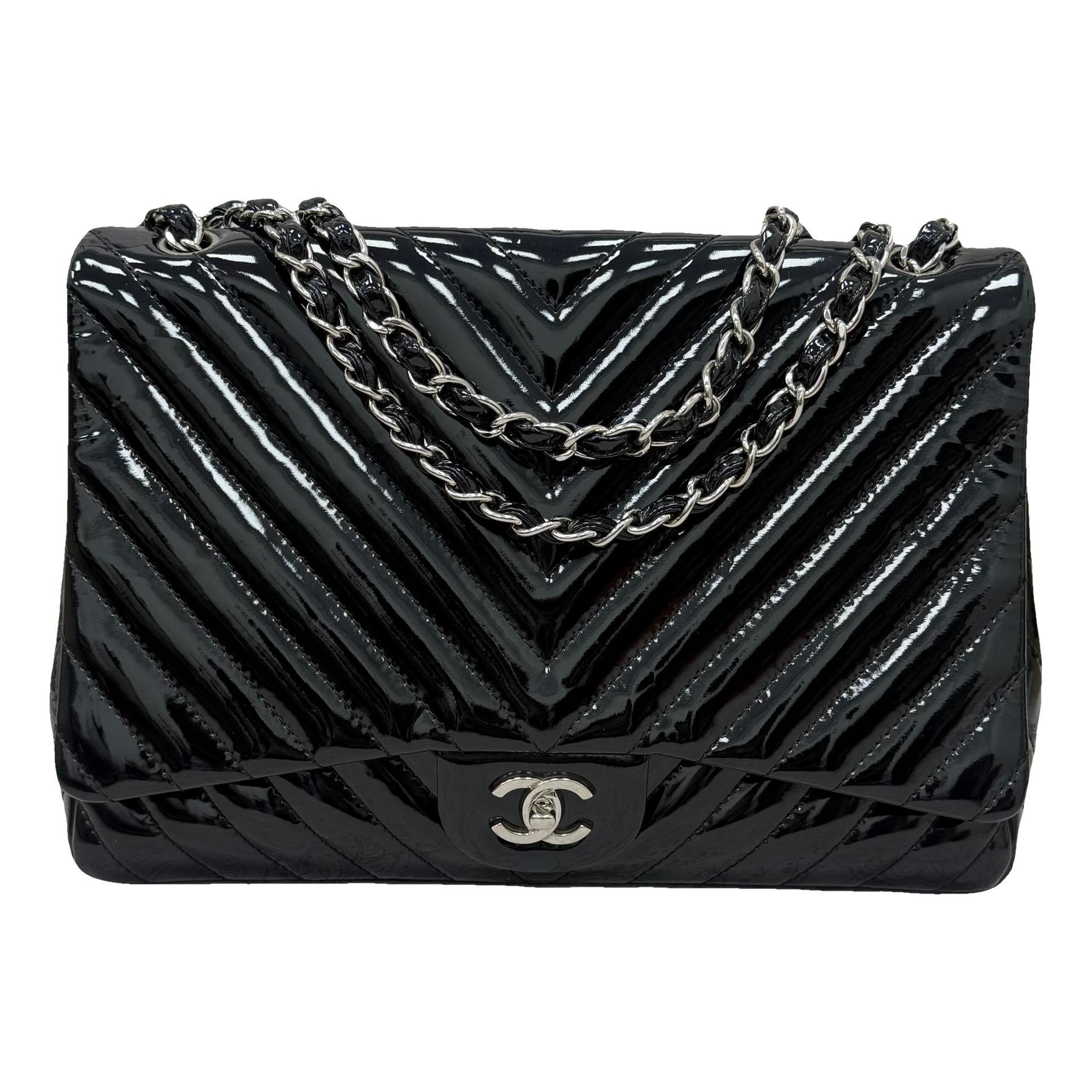 Timeless/Classique patent leather handbag