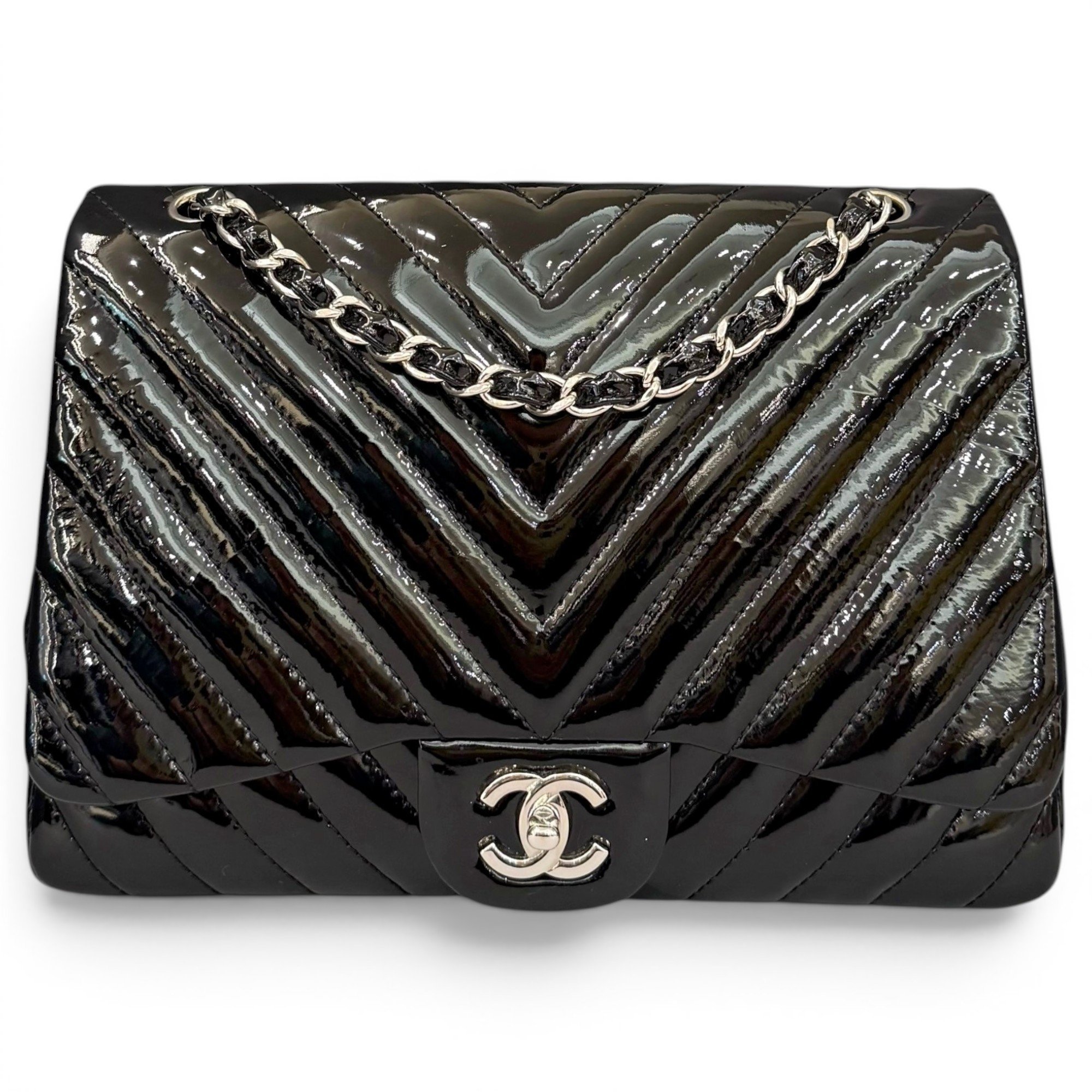 Timeless/Classique patent leather handbag