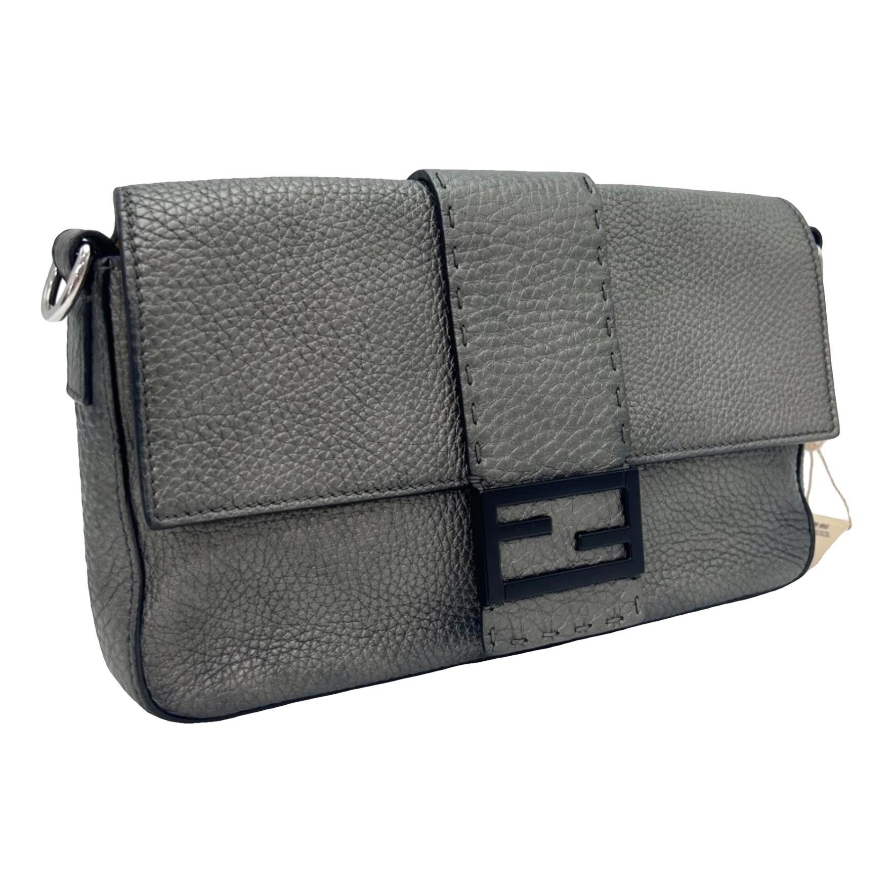 Baguette Chain leather handbag