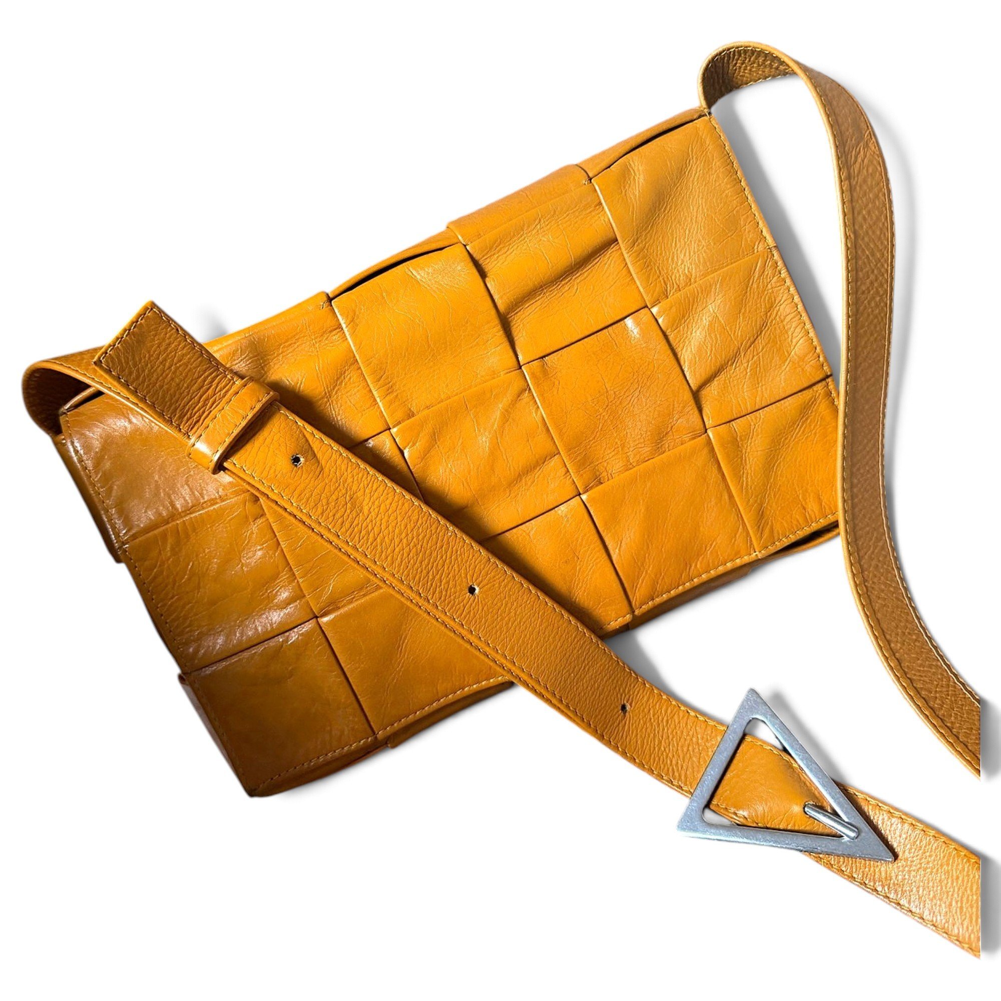 Cassette leather crossbody bag