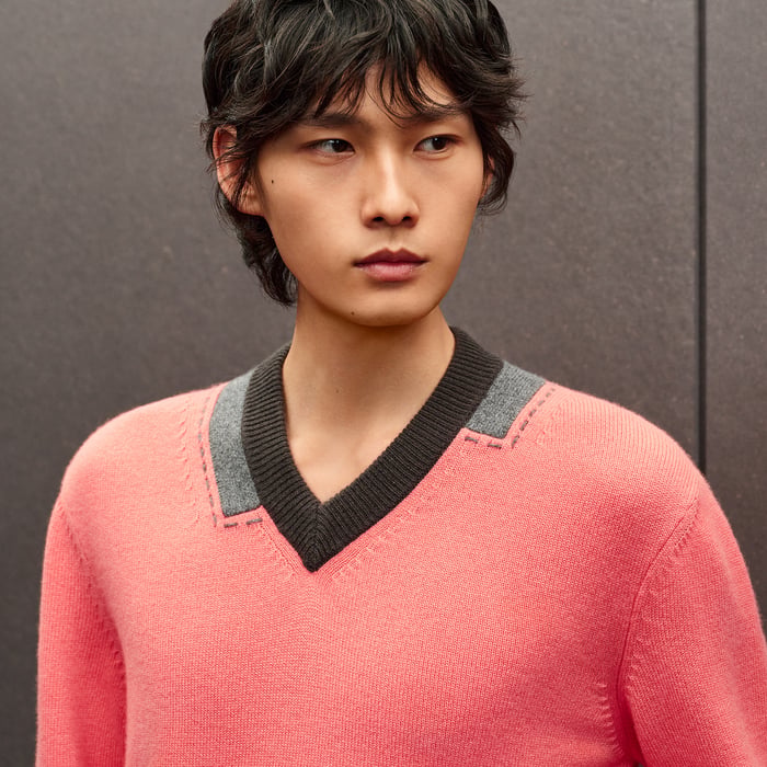 Sunset "Decoupe Sellier" V-neck Cashmere Sweater