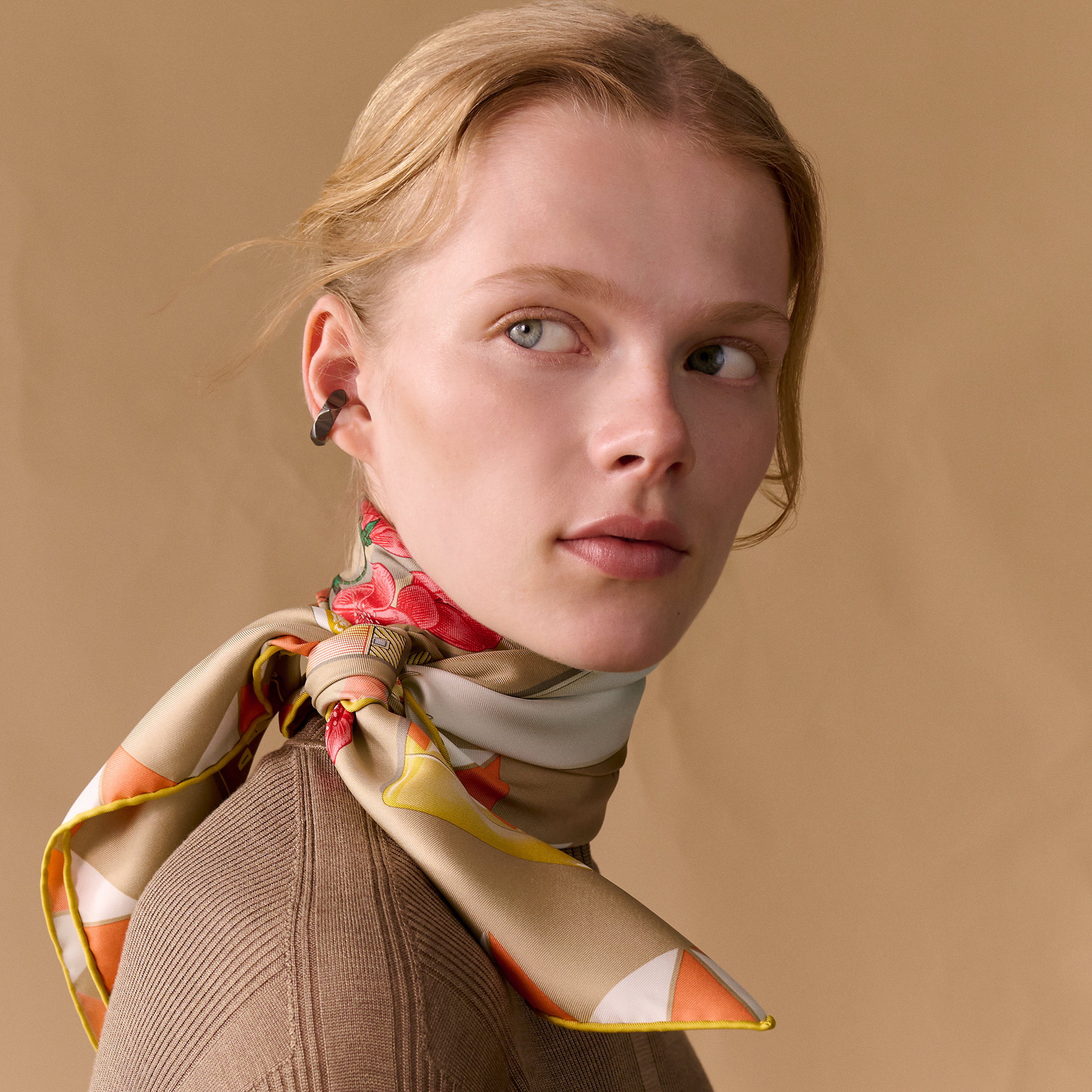 Hermès カレ 90 《手袋の時計》 ブルー・シエル/コライユ/アルドワーズ