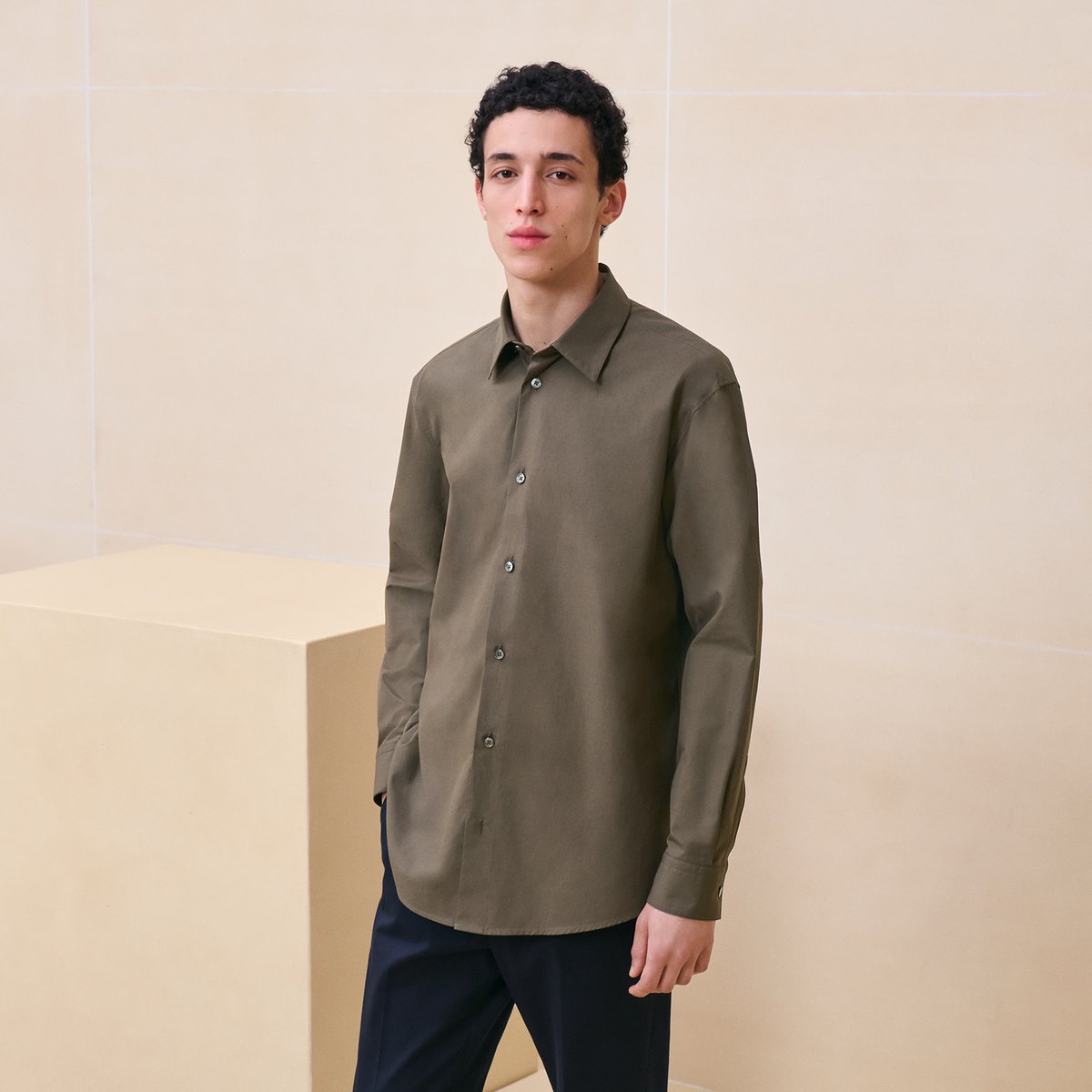 Sporty fit shirt with leather tab