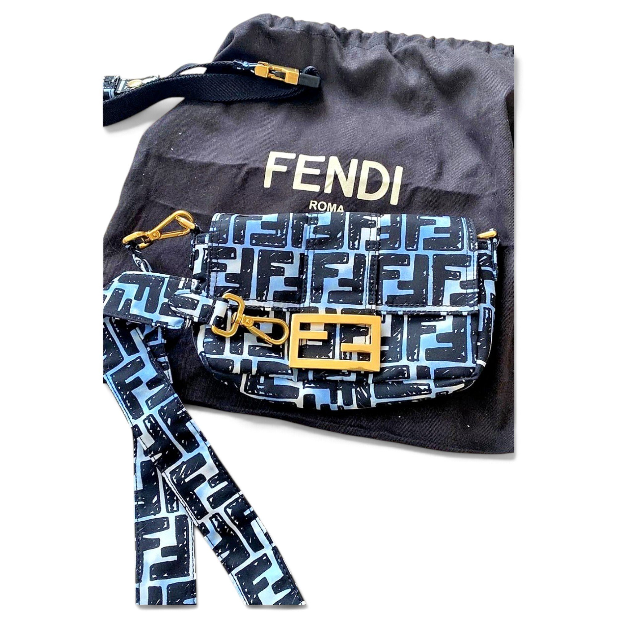 Baguette cloth handbag