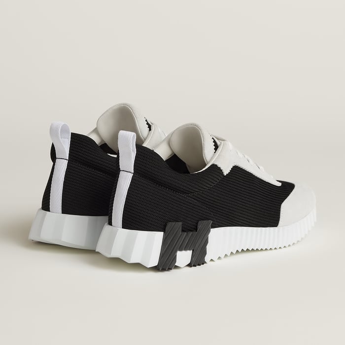 Bouncing Sneaker