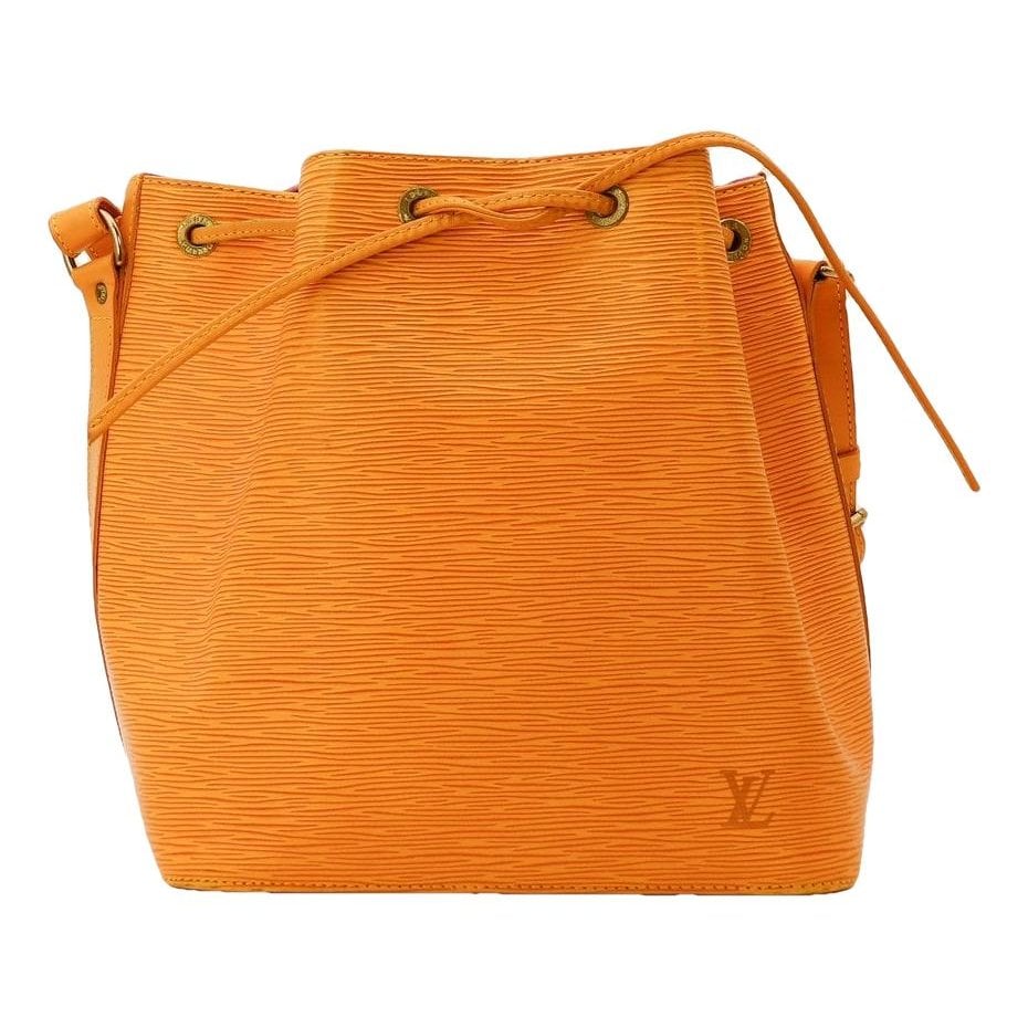Petit Noé trunk leather handbag