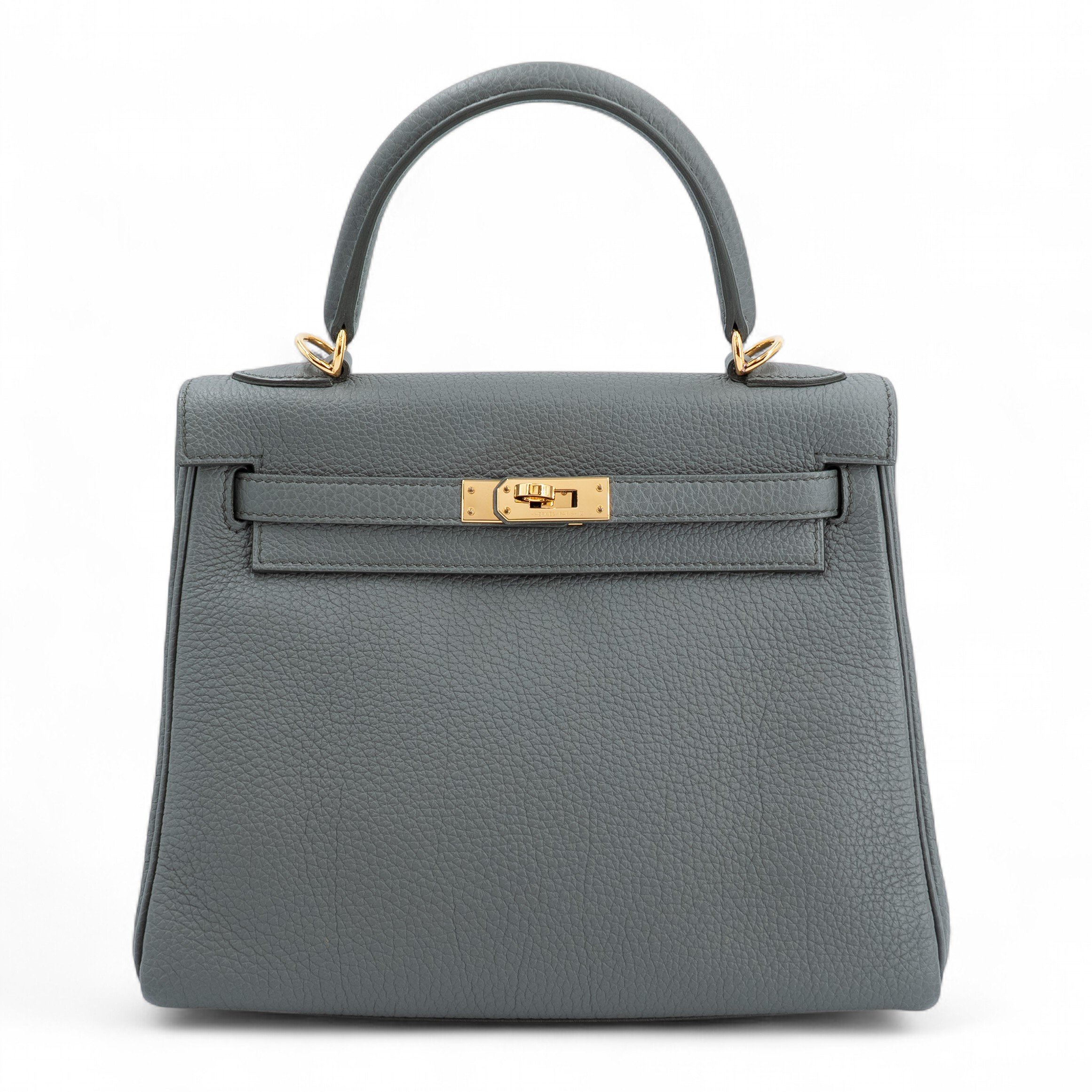 Very Good ( Rank A) HERMÈS Kelly 25 Vert Amande (63) Togo Gold hardware U (2022)