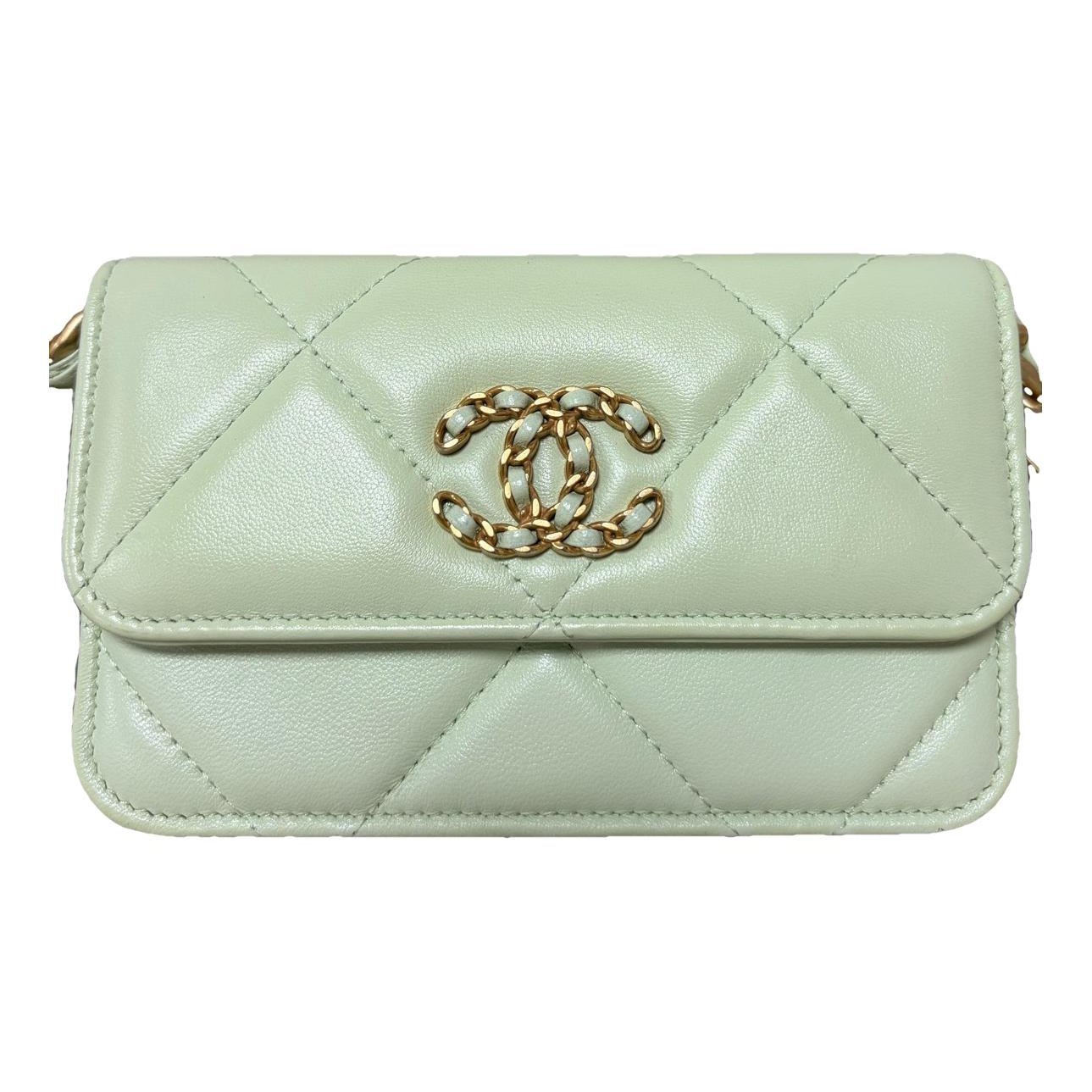 Wallet On Chain Chanel 19 leather handbag
