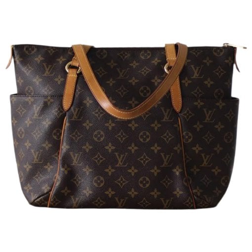 Totally leather handbag