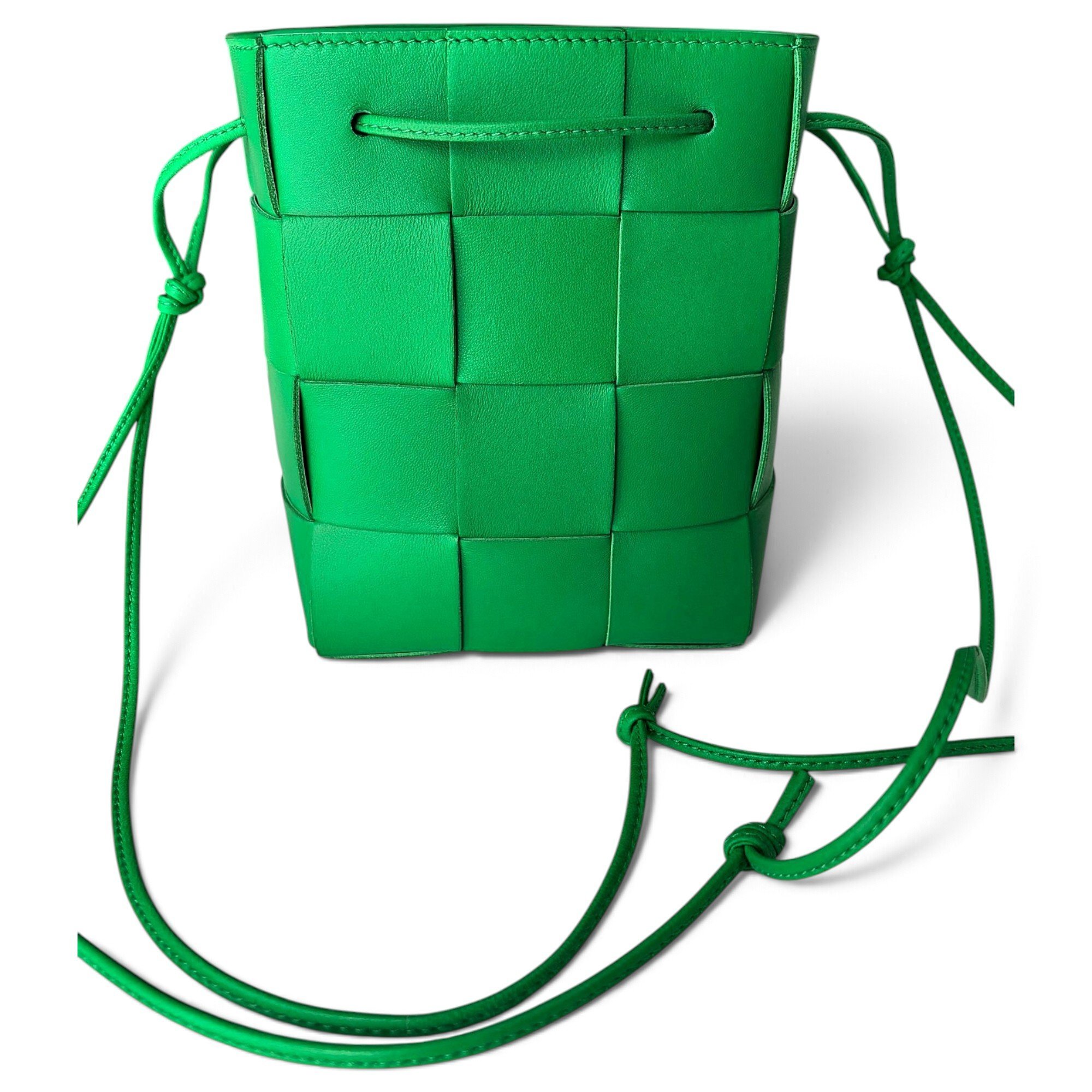 Cassette Bucket leather crossbody bag