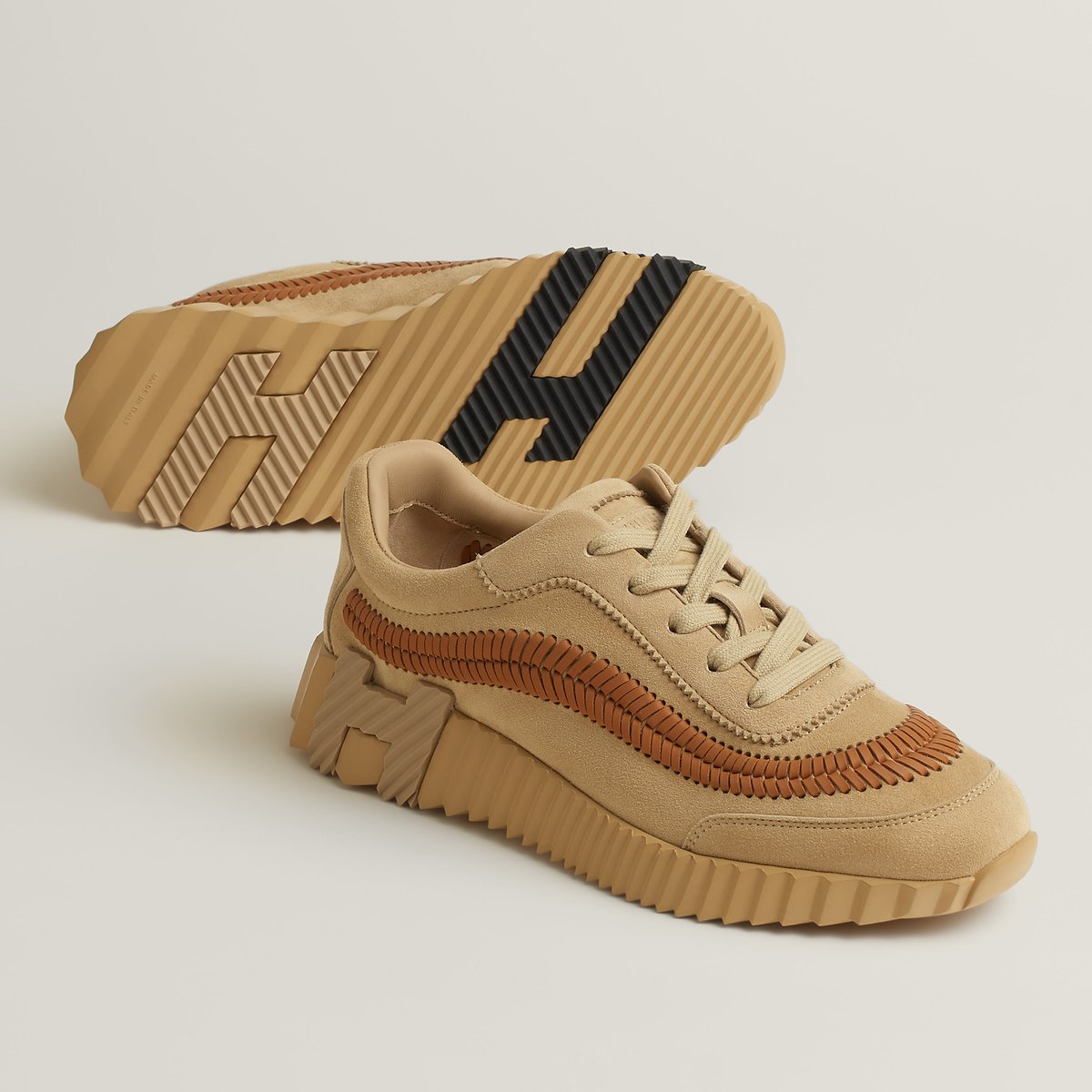 Sneakers Bouncing