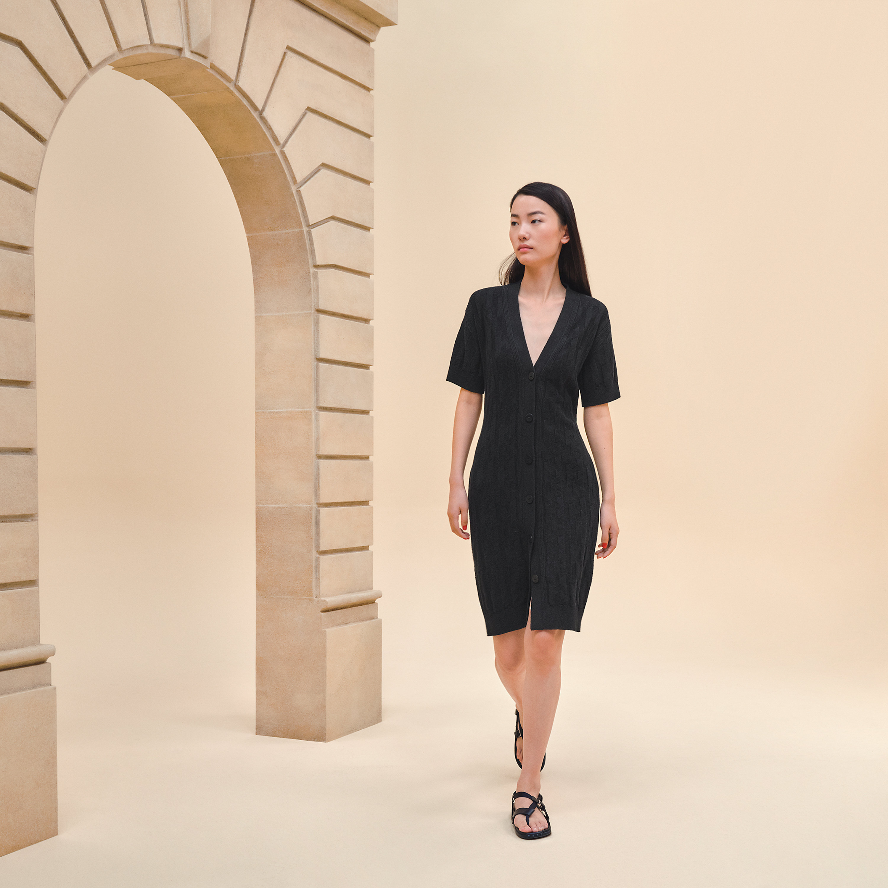 "H" short-sleeve dress