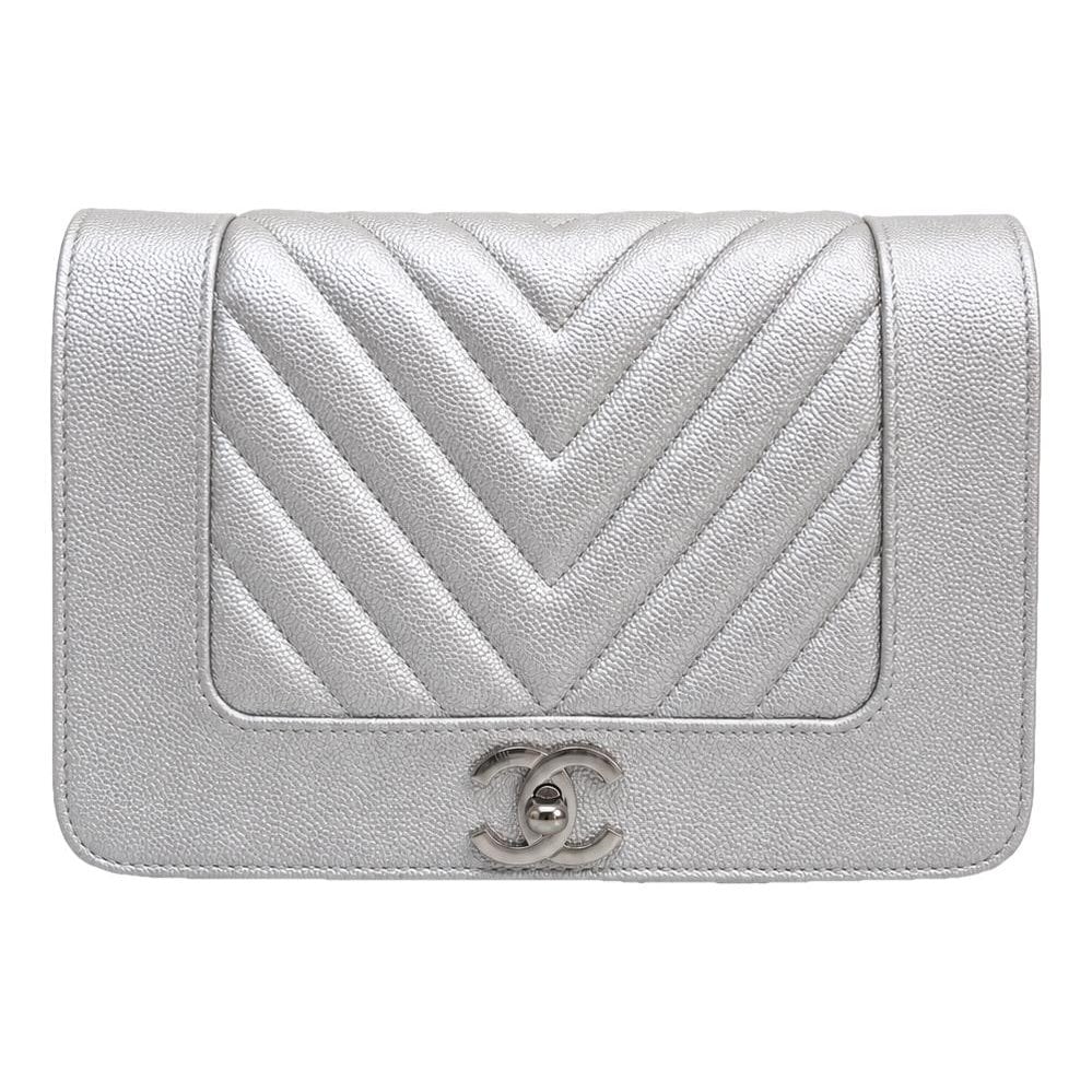 Wallet On Chain leather crossbody bag