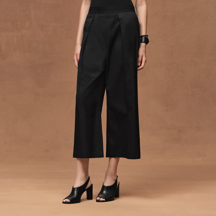 Noir Embroidered Short Pants